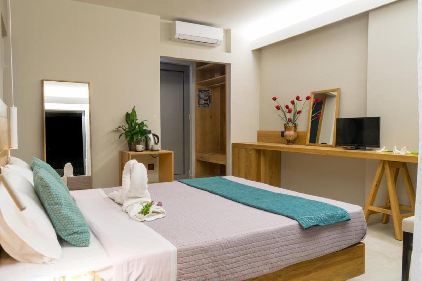 Double Room with Sea View - Photo 10