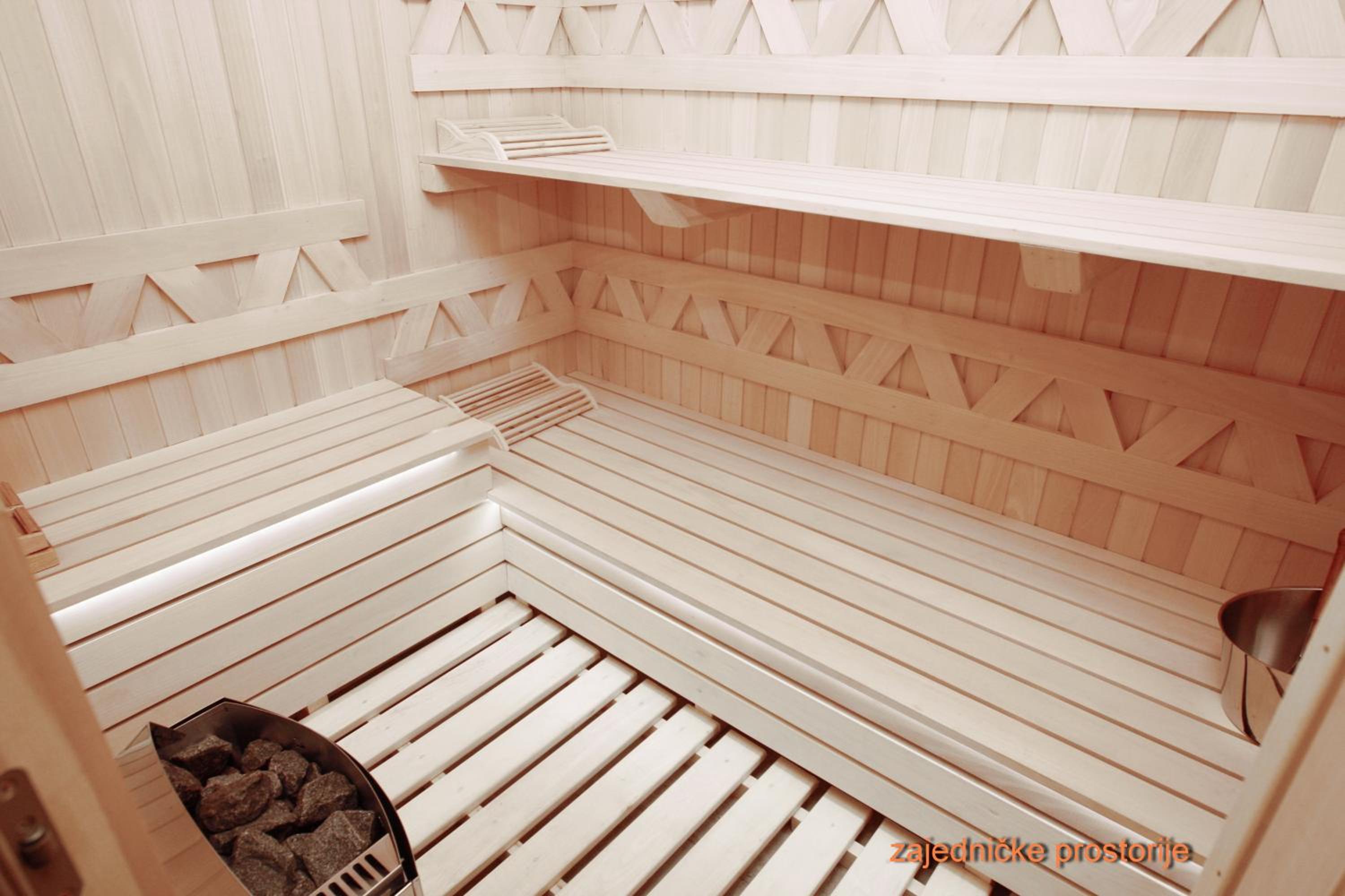Superior Apartment with Terrace and Jacuzzi photo 2