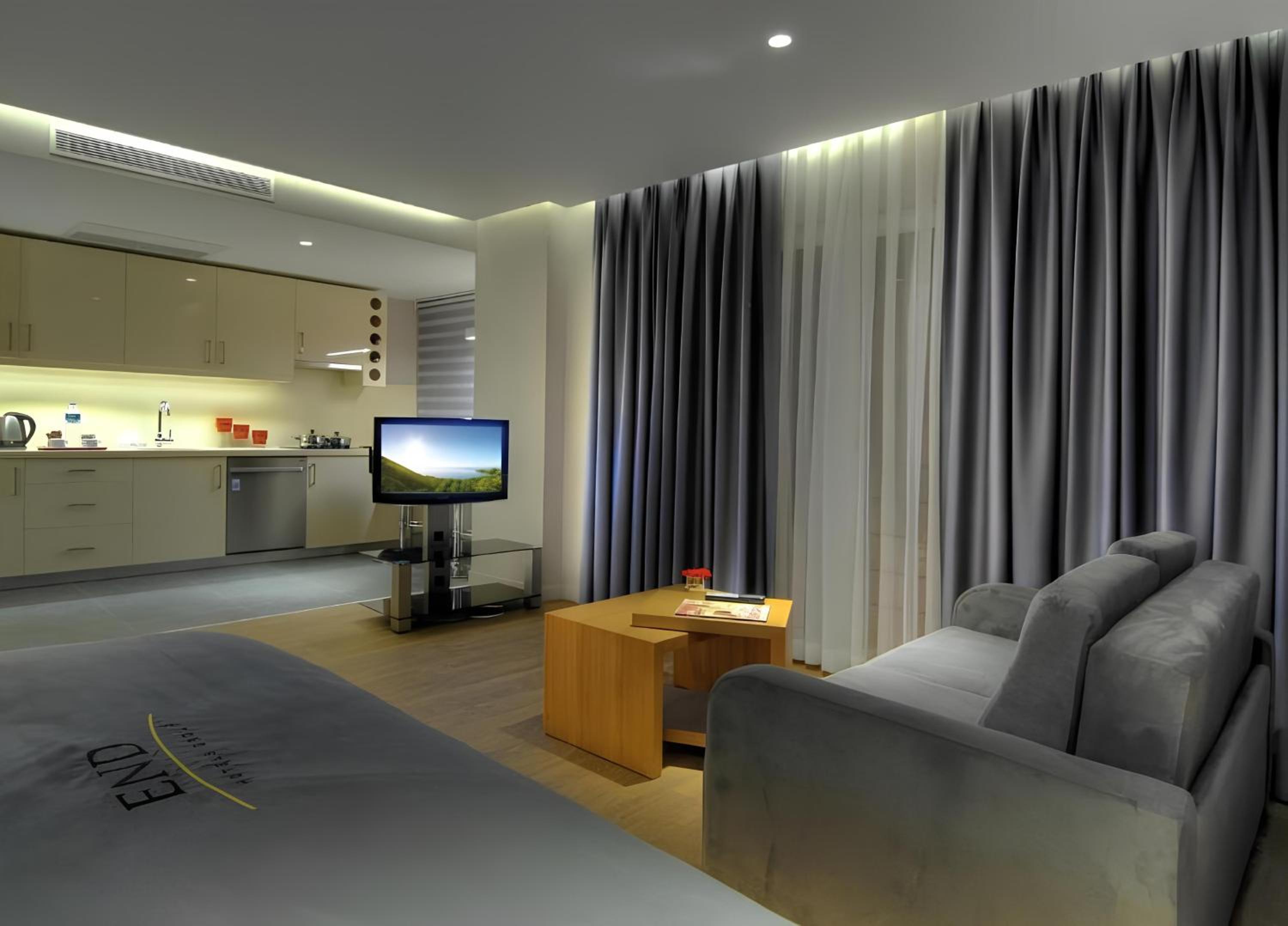 Corner Suite with Kitchen photo 1