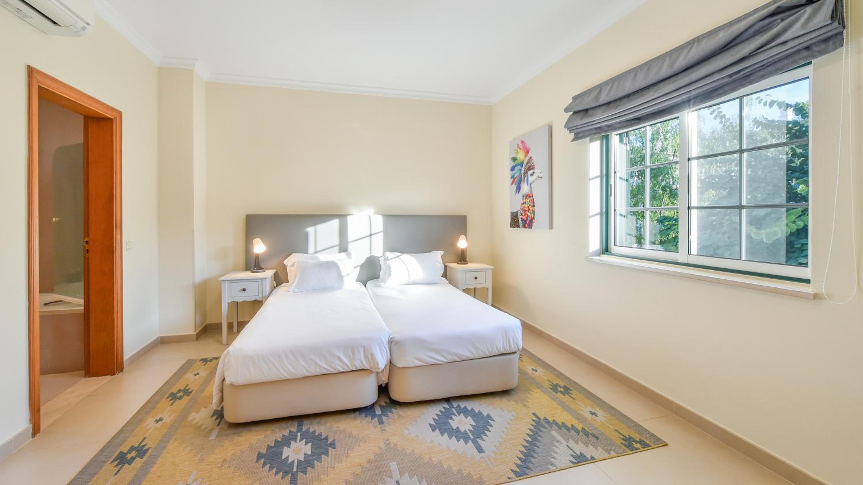 Townhouse Superior de Dois Quartos com Piscina