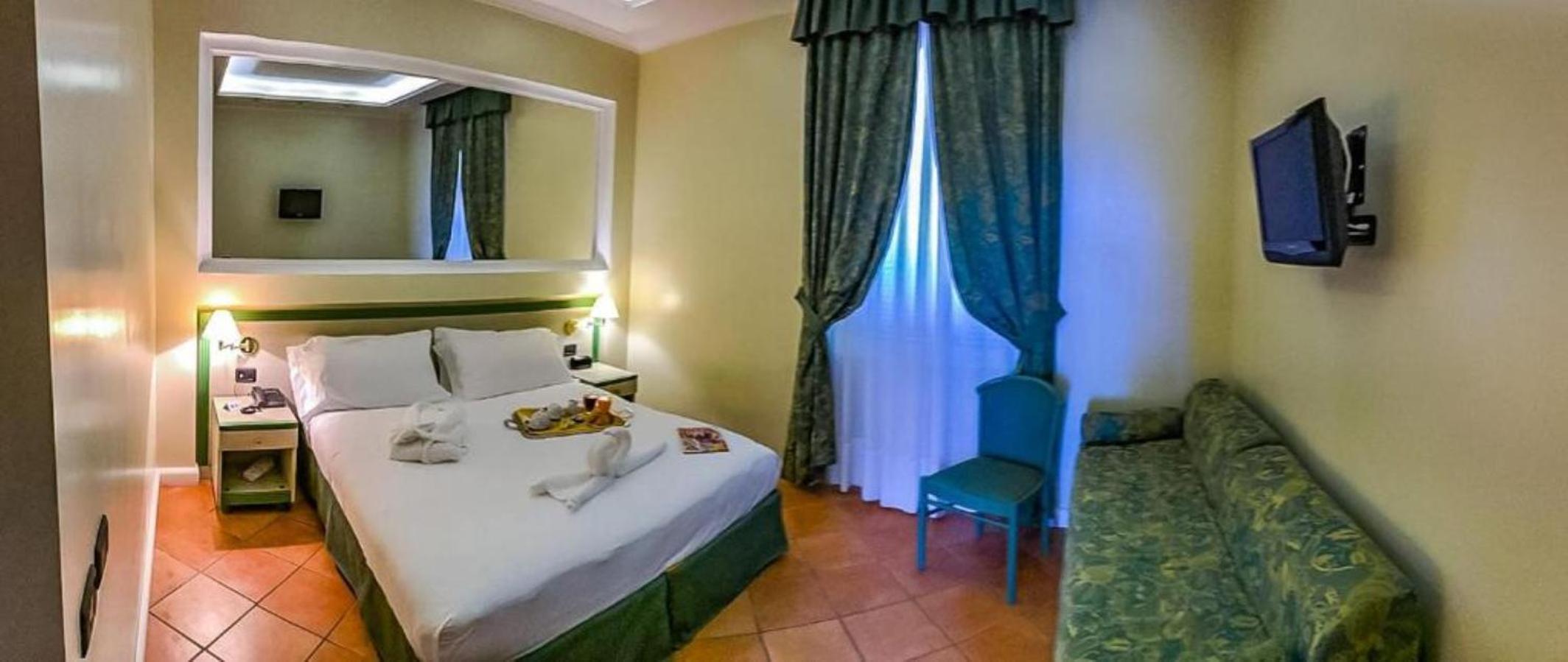Classic King Room - Photo 7
