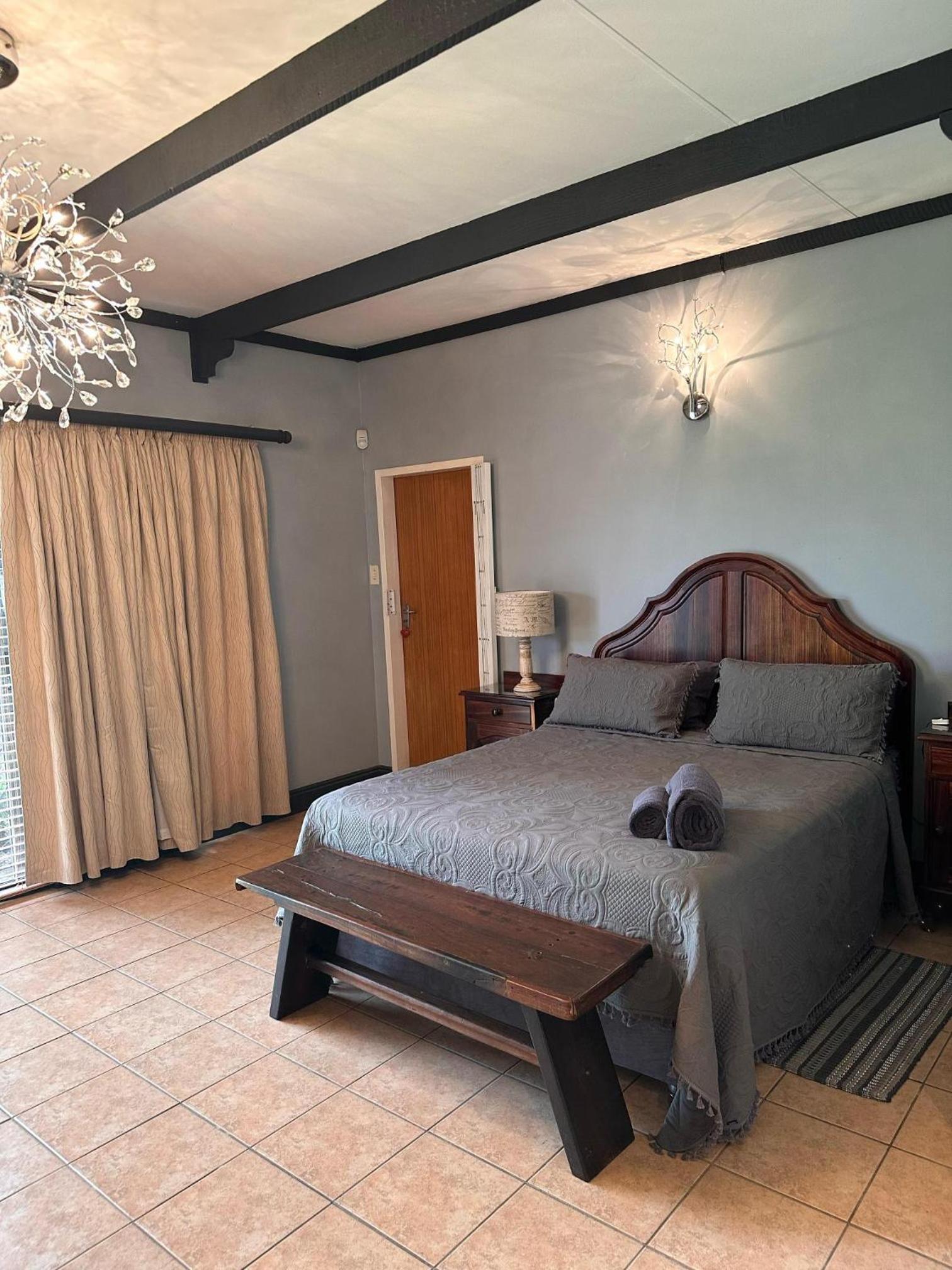 Standard Queen Room photo 2