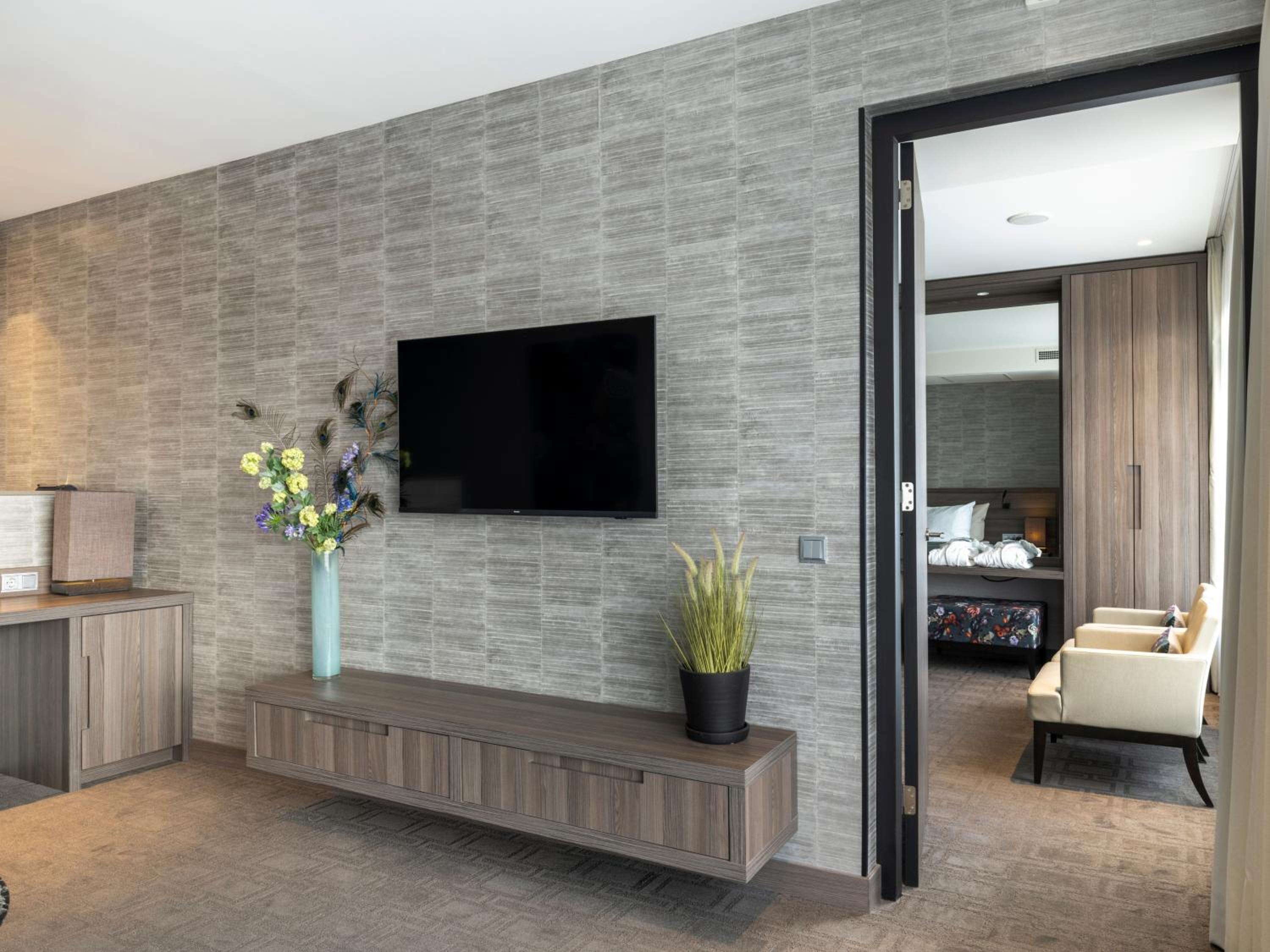 Business Suite photo 2