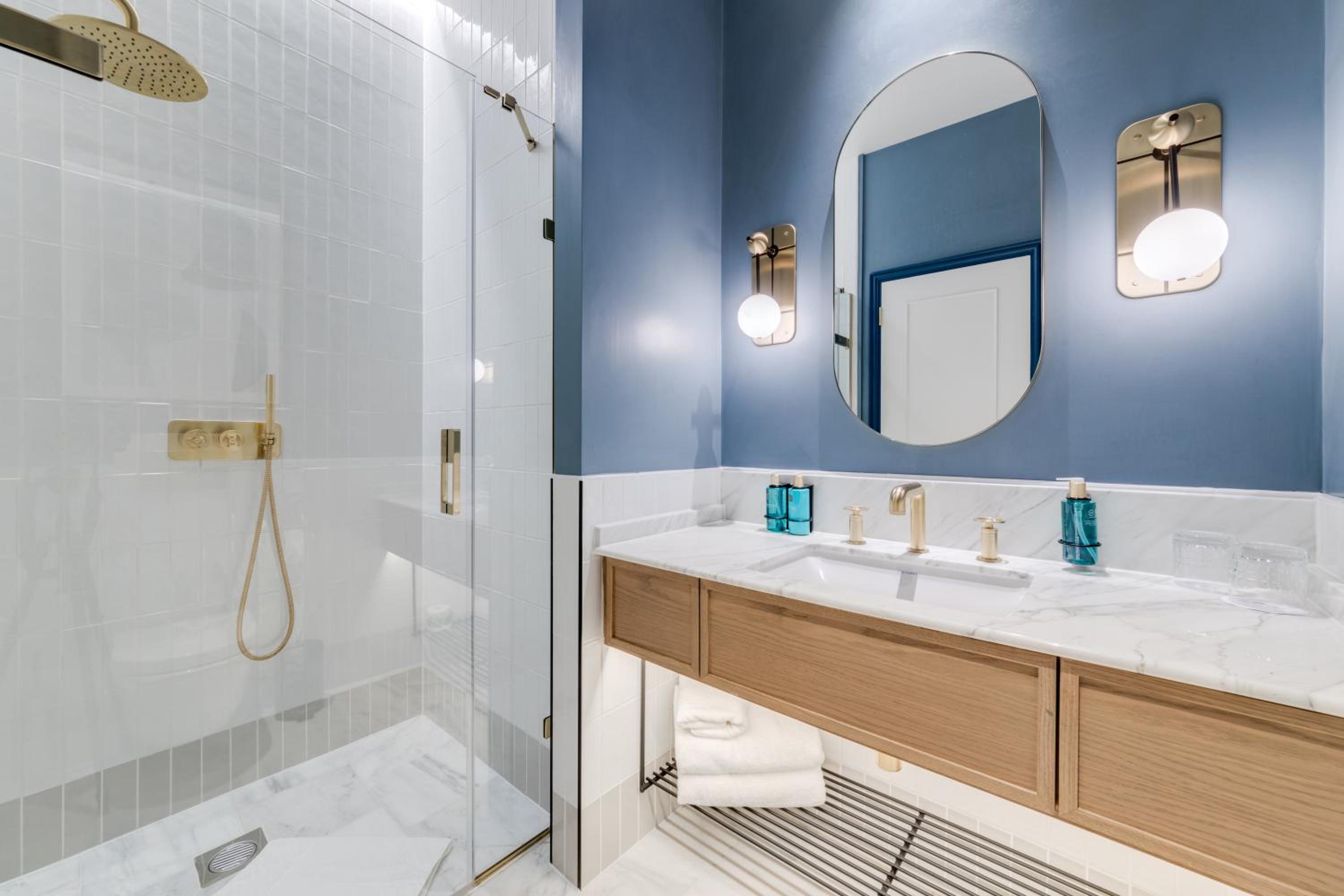 Deluxe Family Suite photo 3