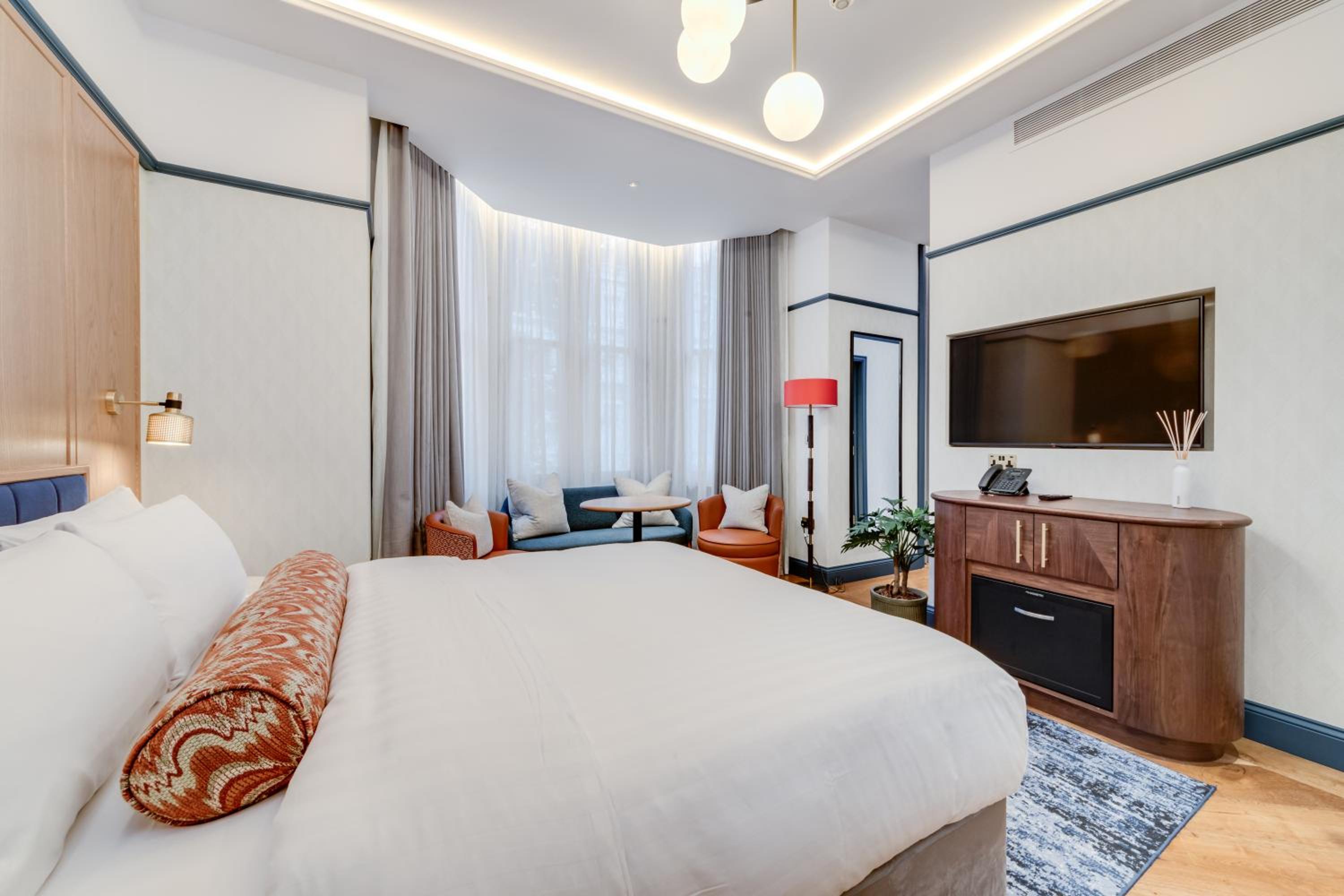 Deluxe Family Suite photo 1