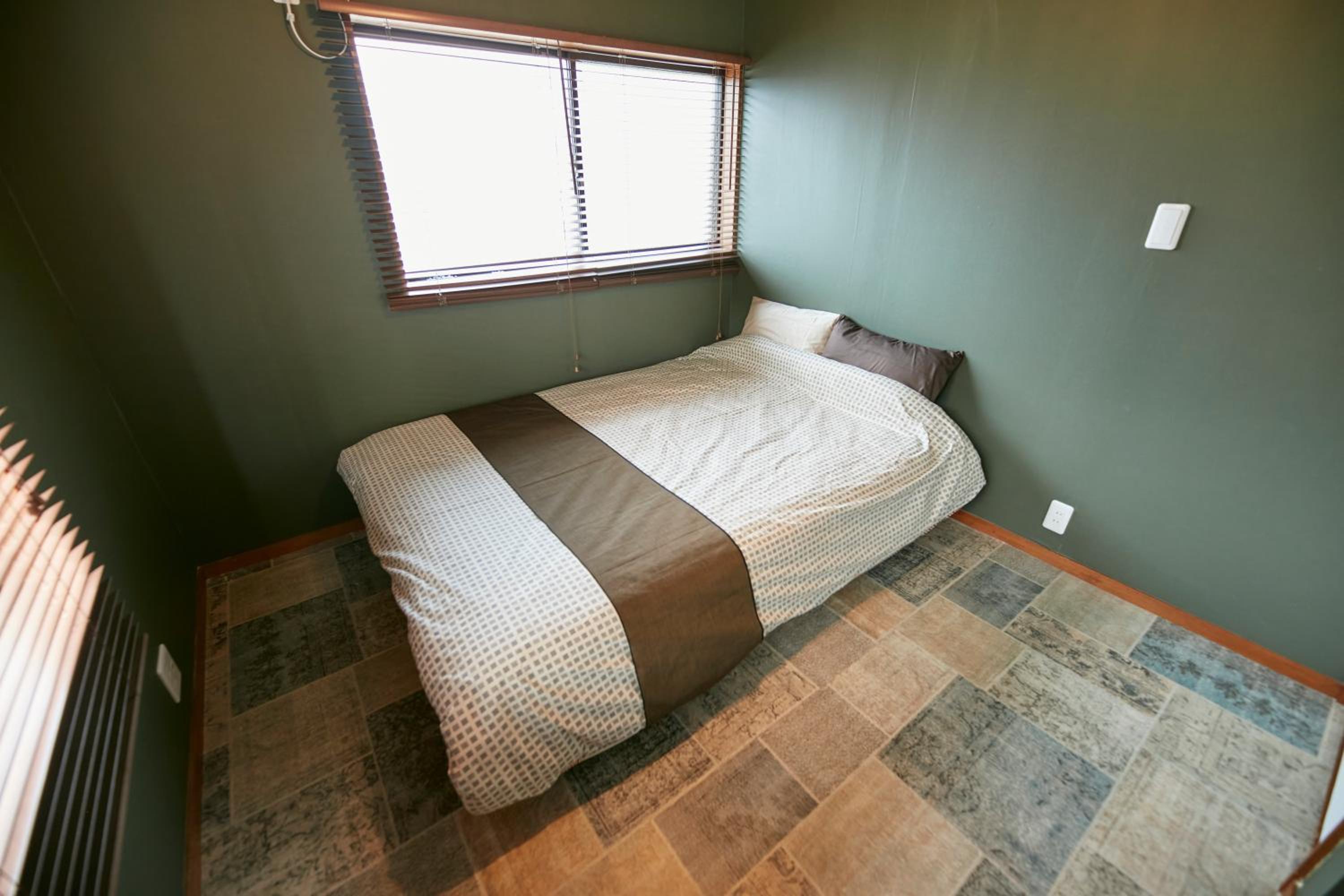 Three-Bedroom Apartment photo 2