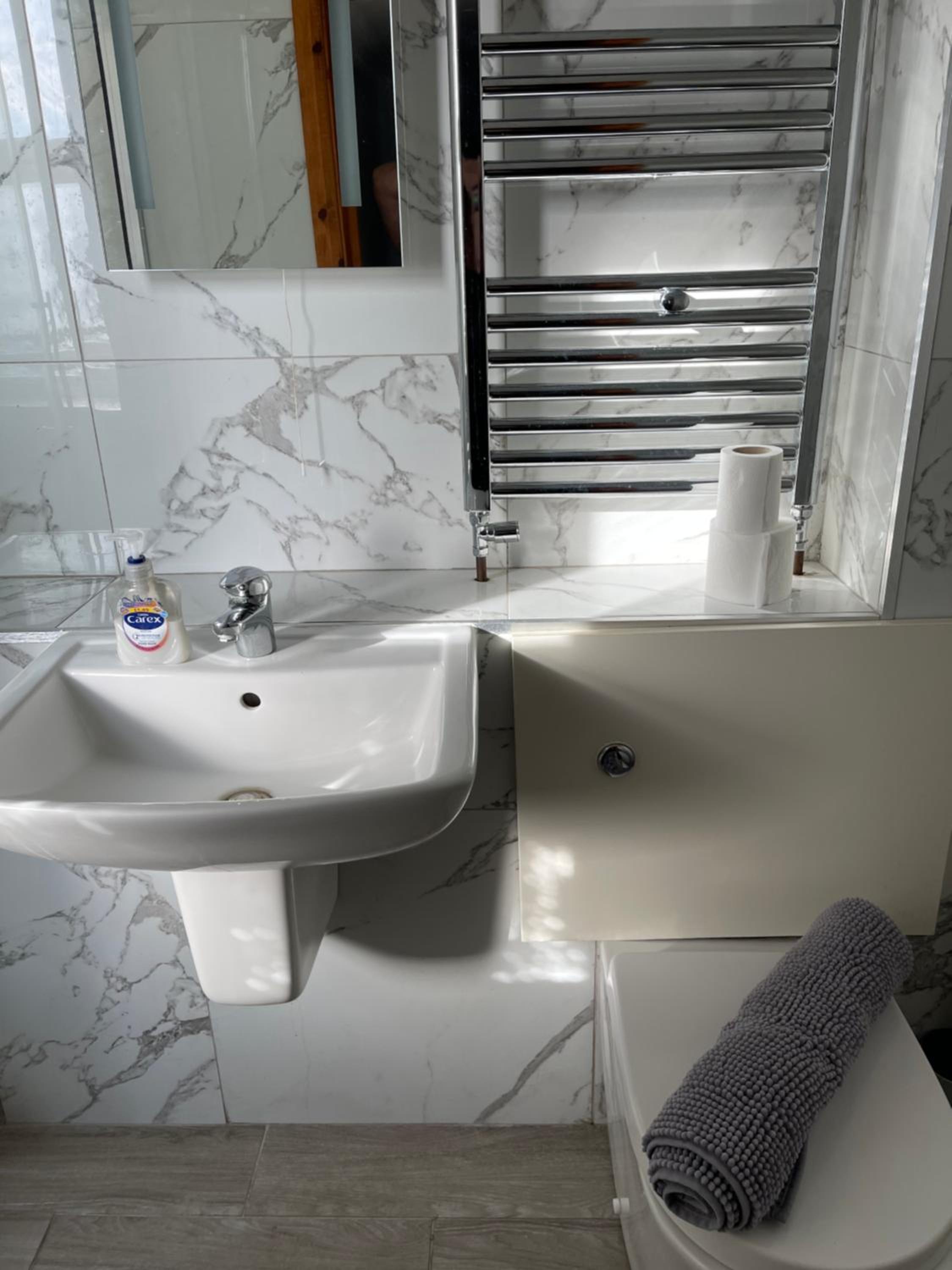 Double Room - Photo 6