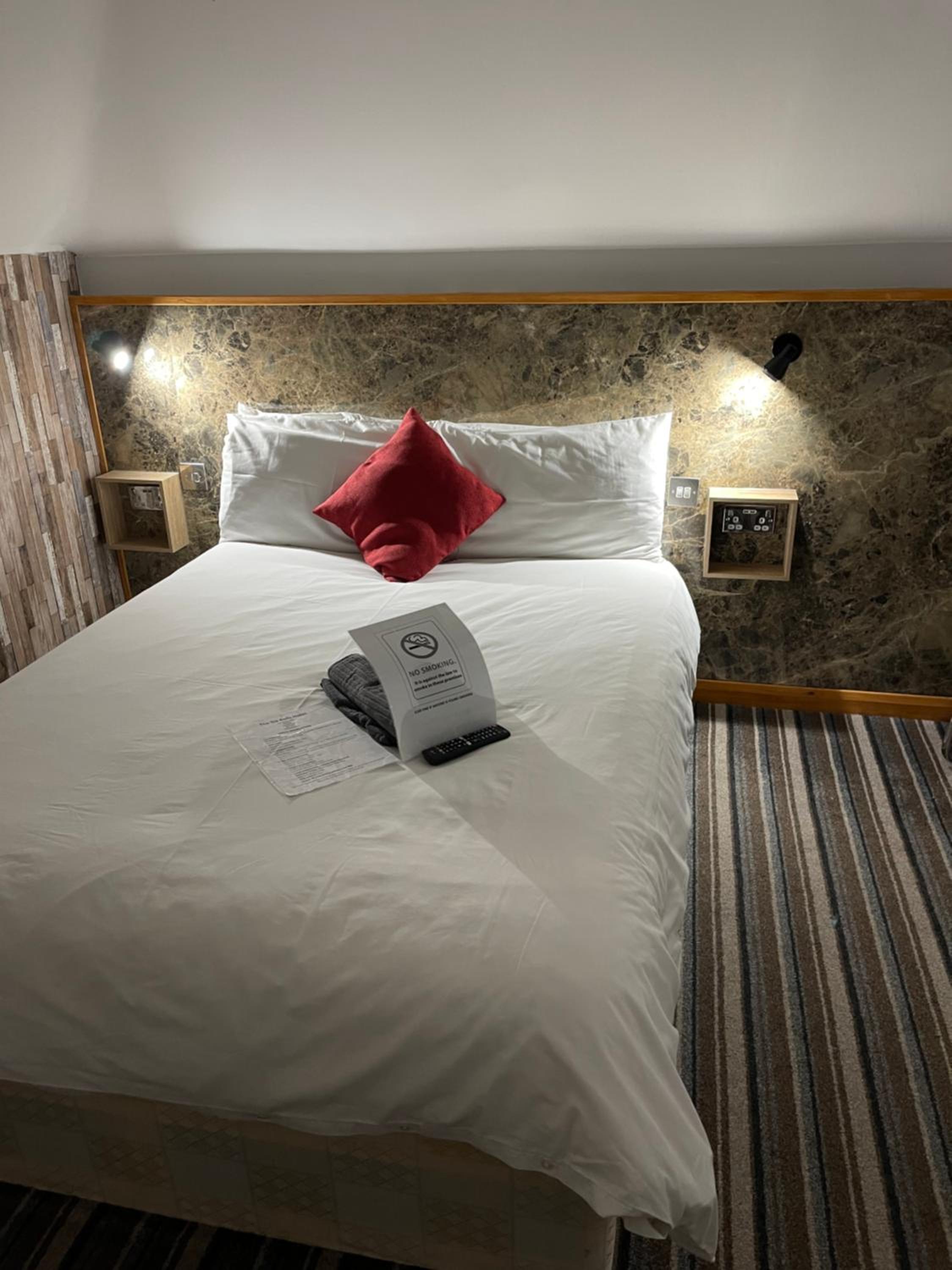 Double Room - Photo 10