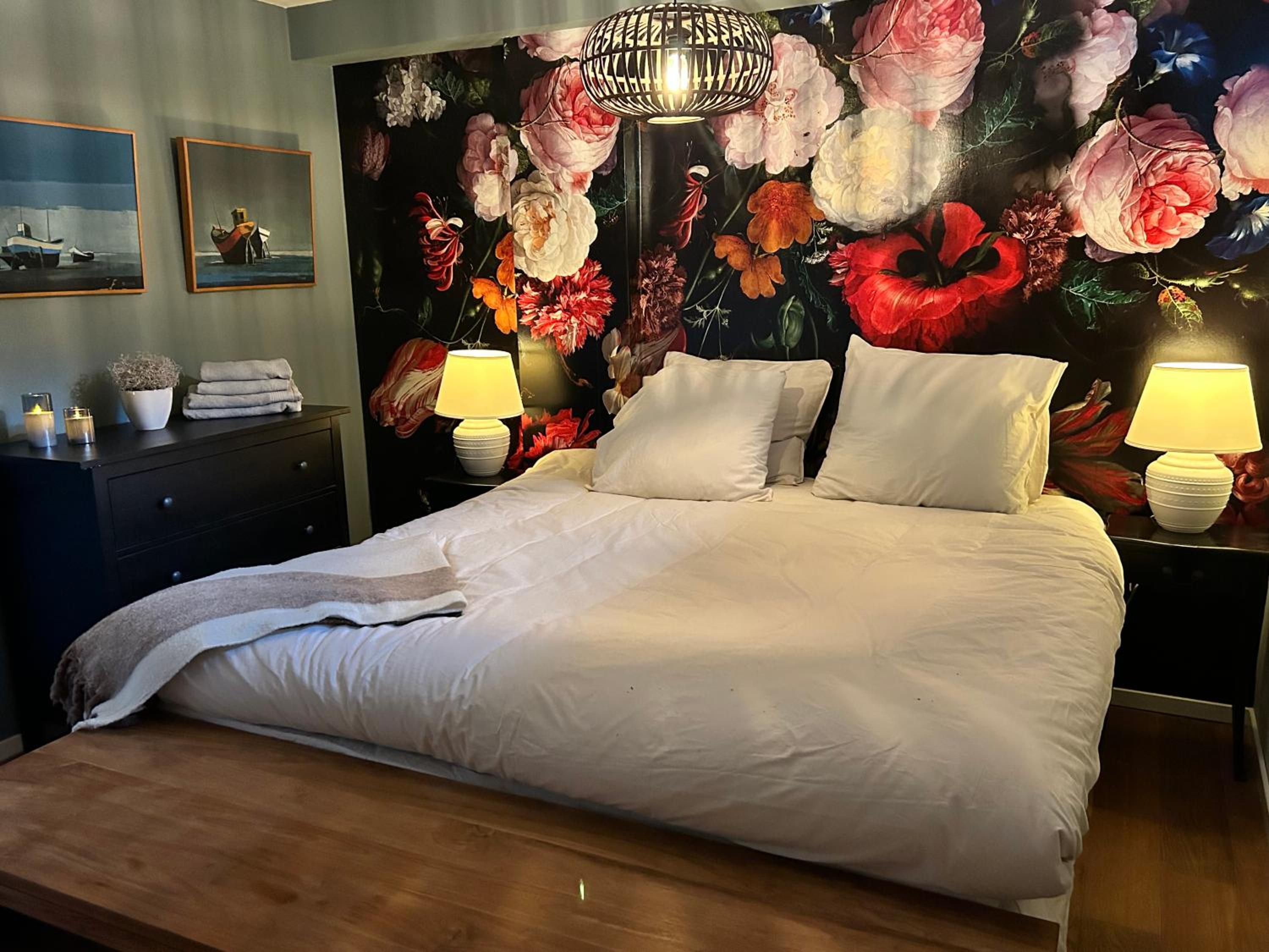 Deluxe Two-Bedroom Apartment with Garden View photo 2