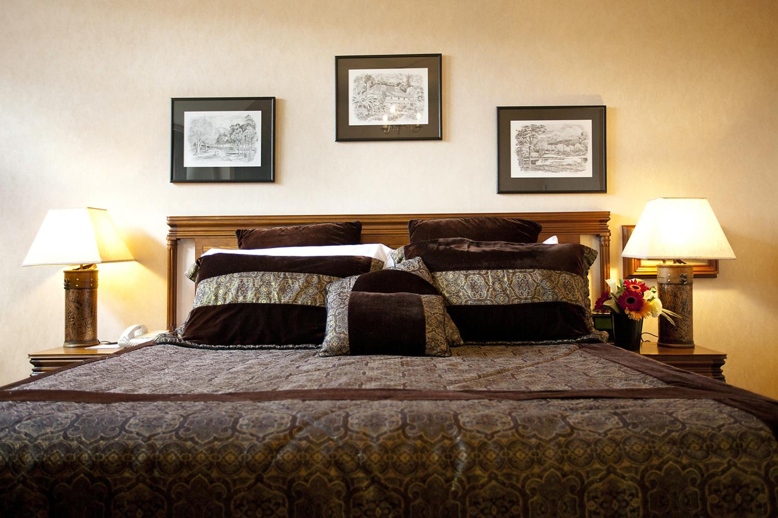 Executive Suite - Photo 3