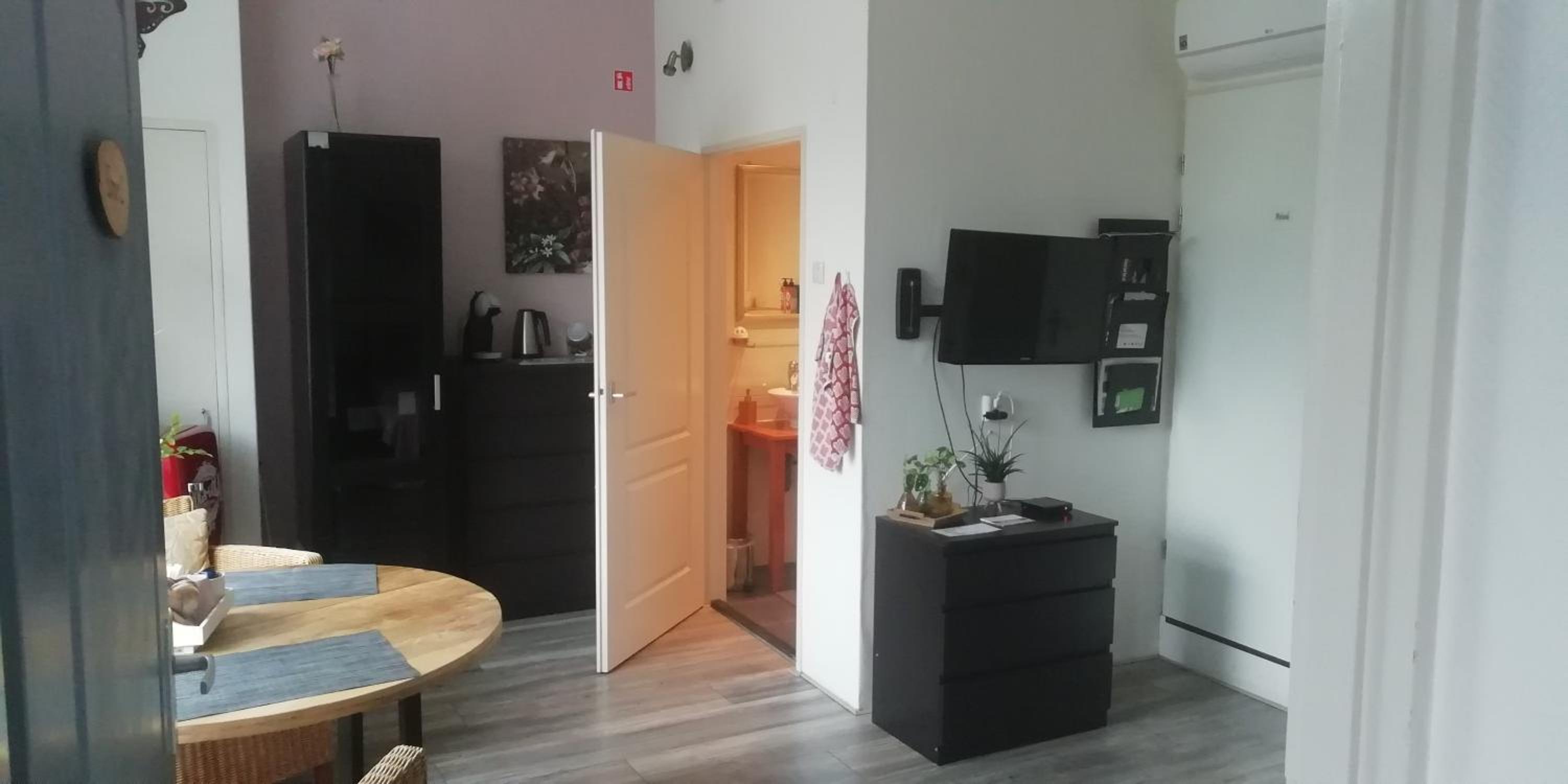 Deluxe Double Room with Shower photo 2