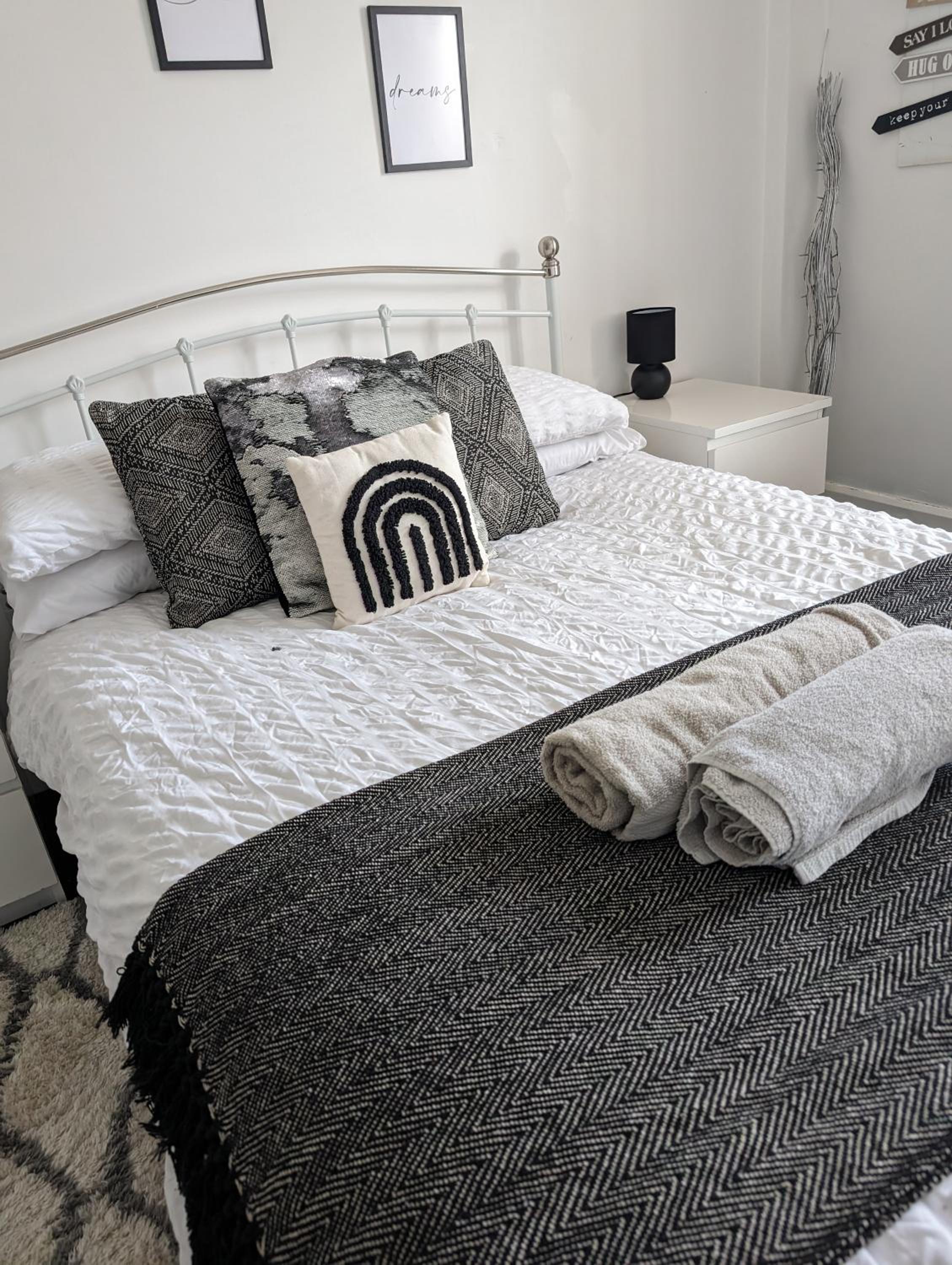 Three-Bedroom Apartment photo 1