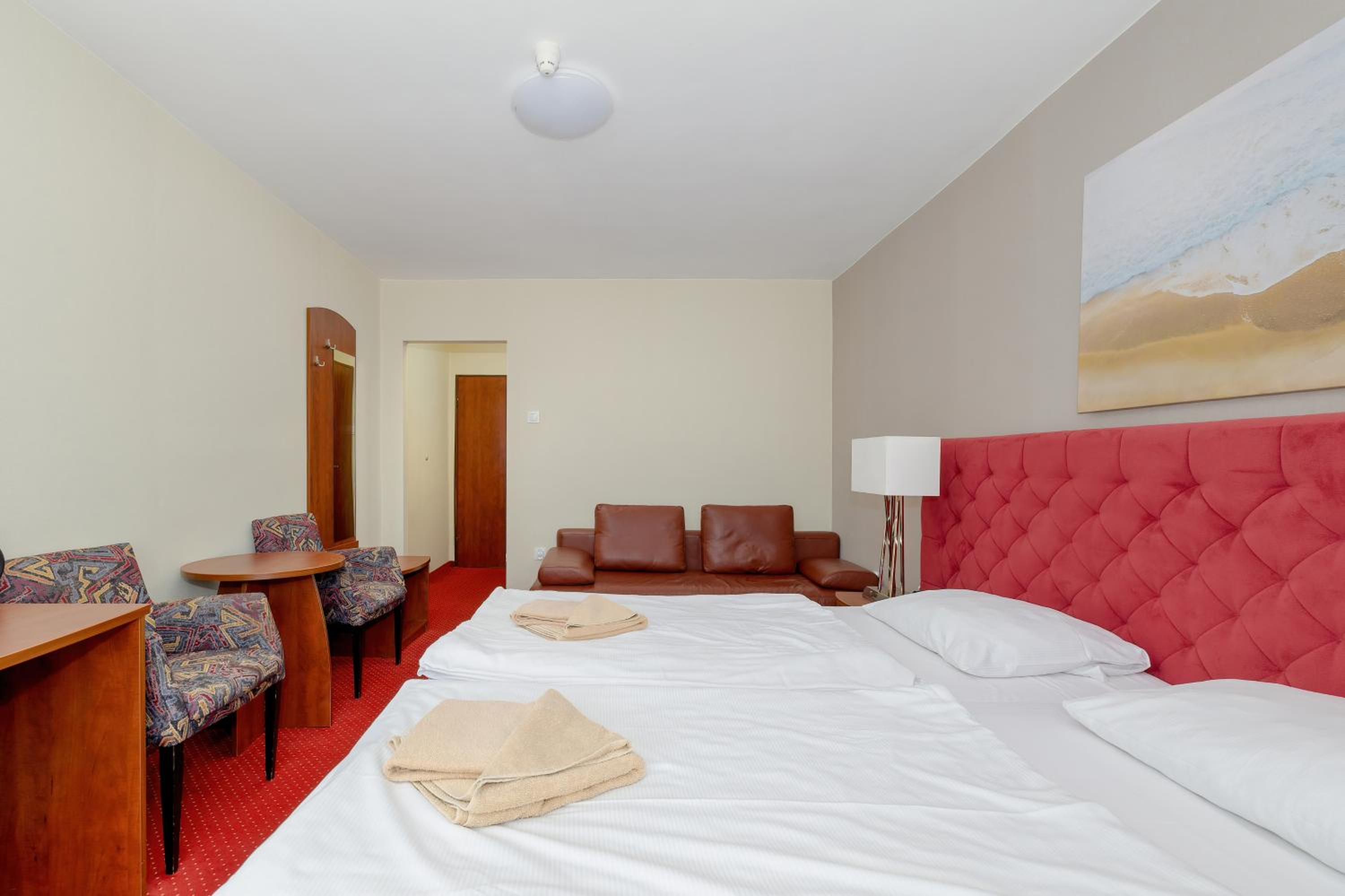 Triple Room with Balcony - Photo 14