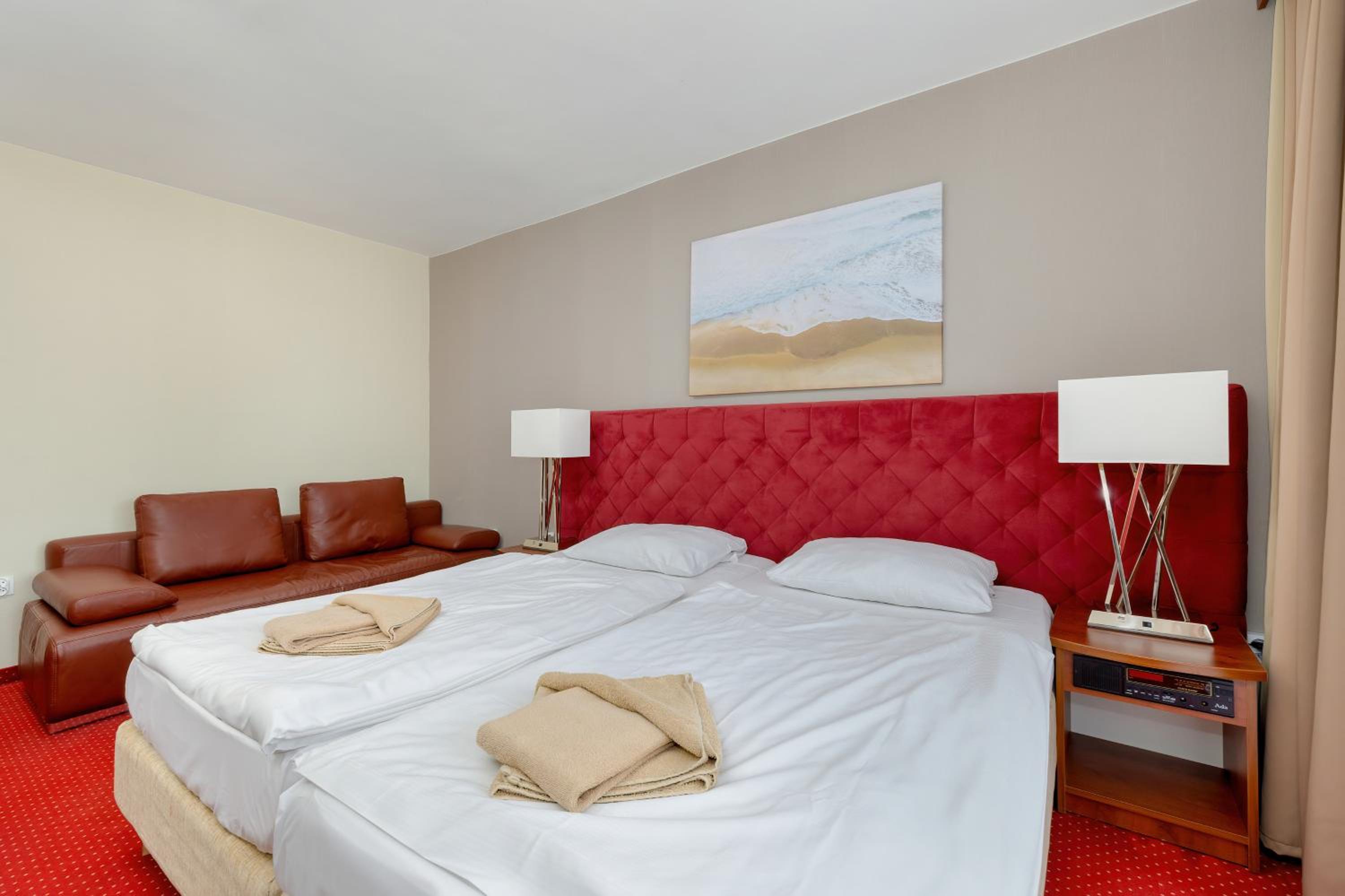 Triple Room with Balcony - Photo 17