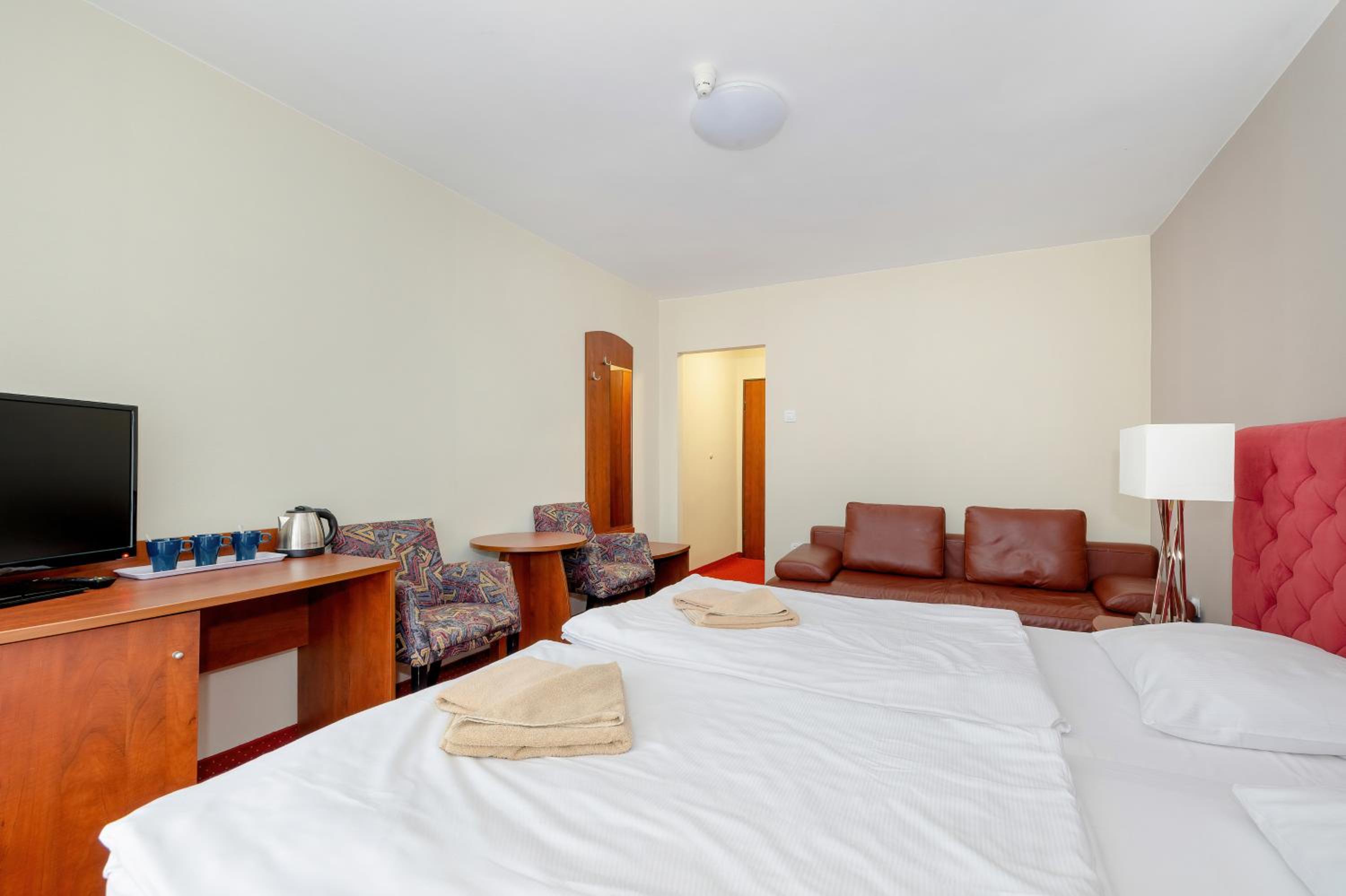 Triple Room with Balcony - Photo 19