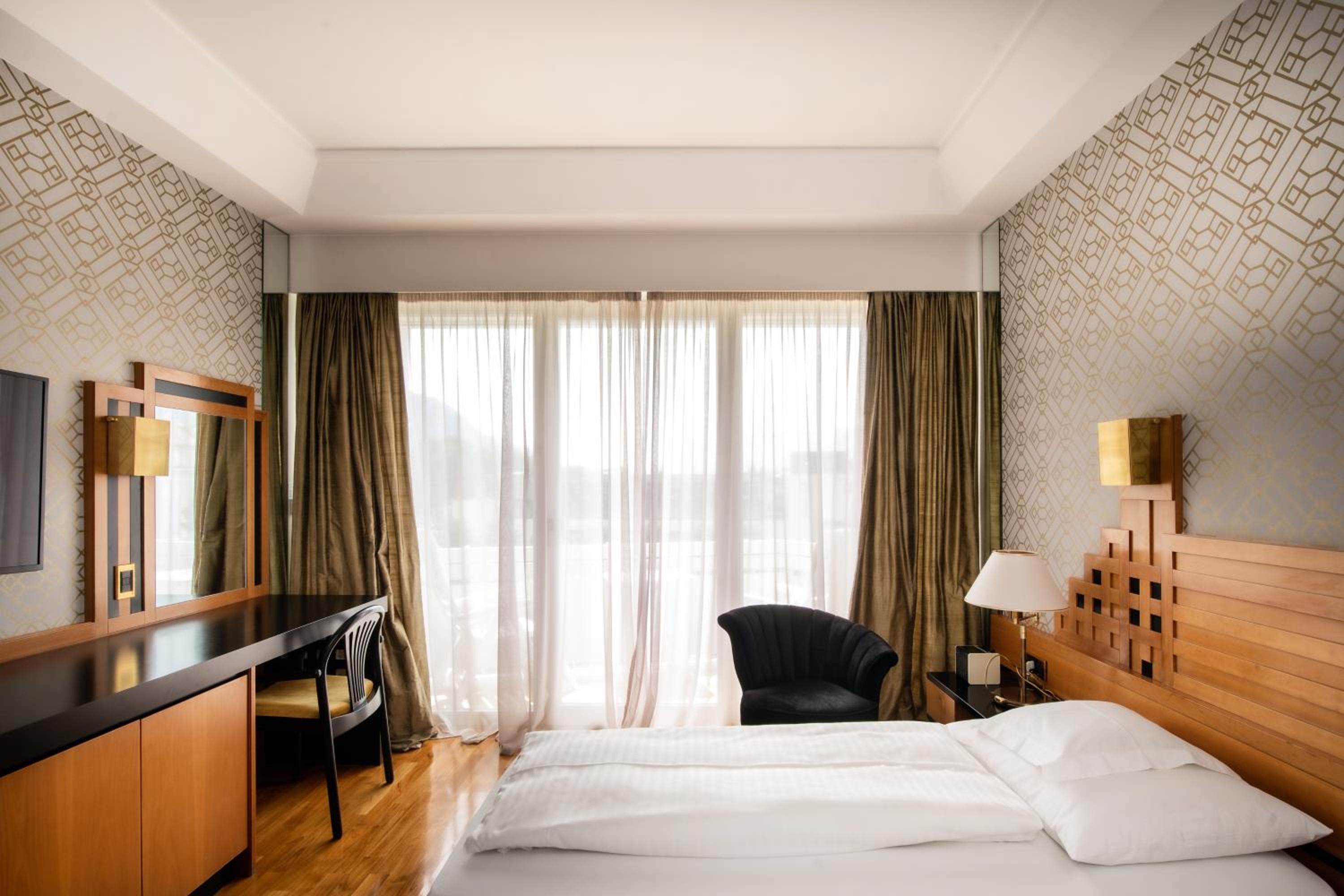 Classic Double or Twin Room with Balcony
