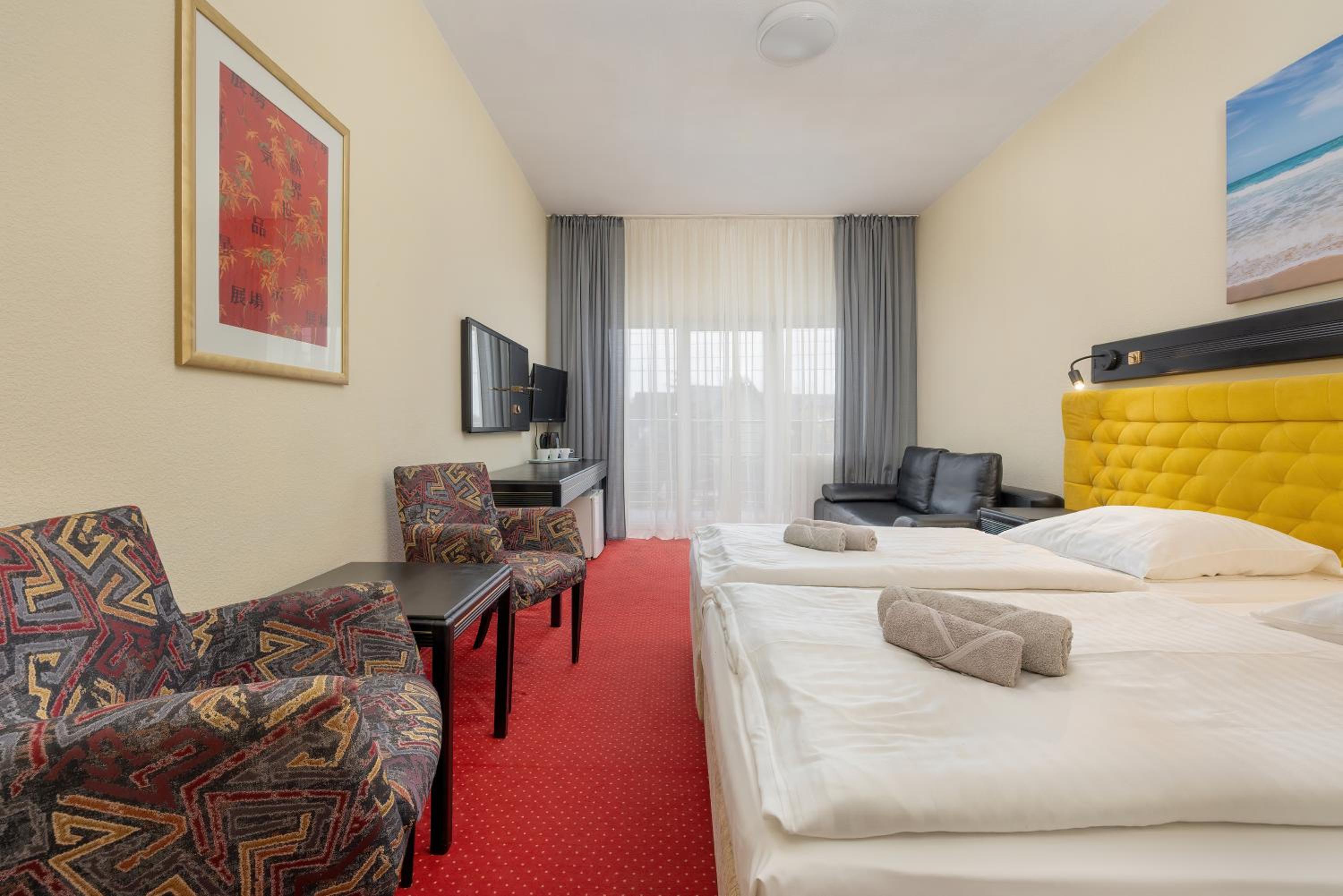 Triple Room with Balcony - Photo 11