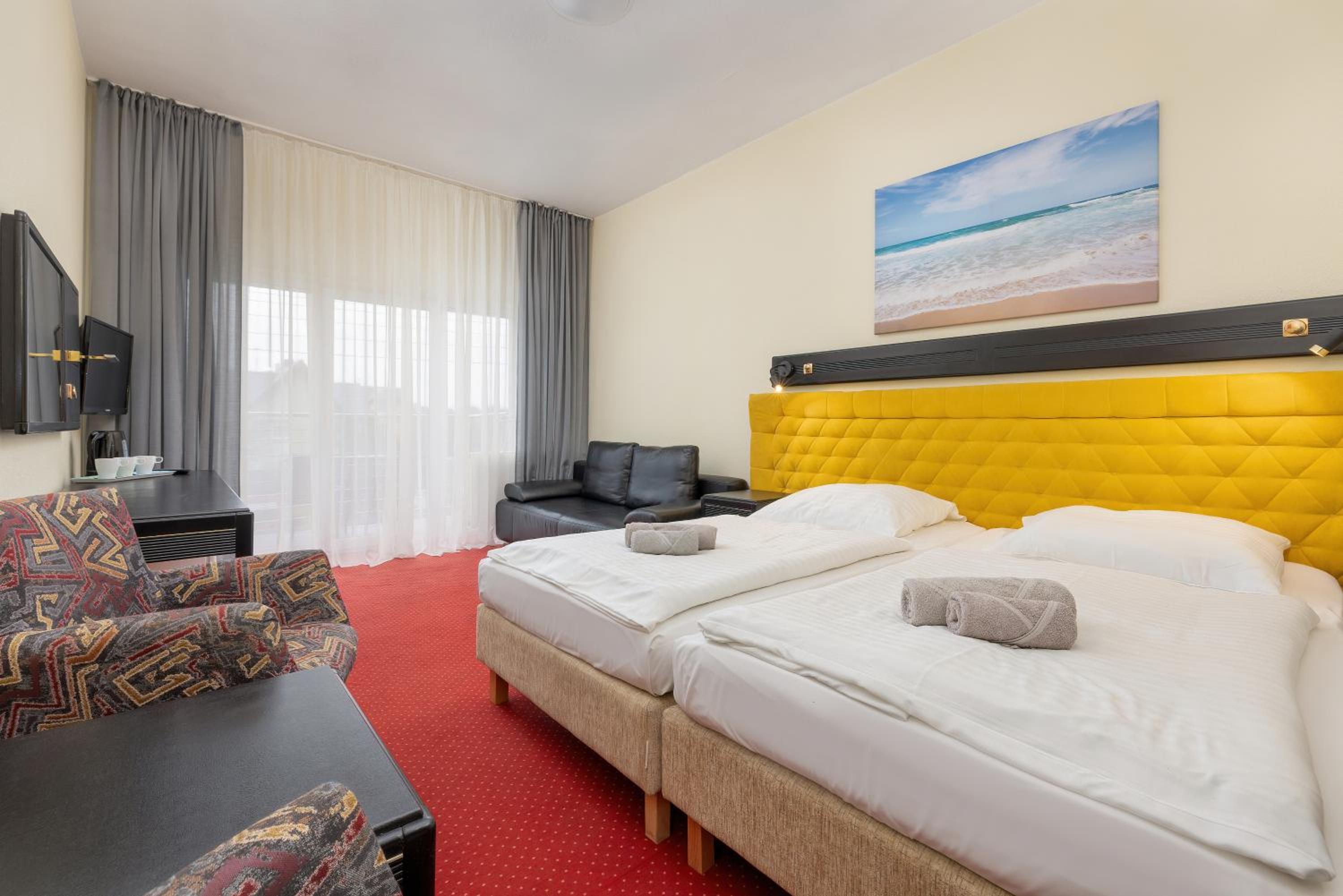 Triple Room with Balcony - Photo 8