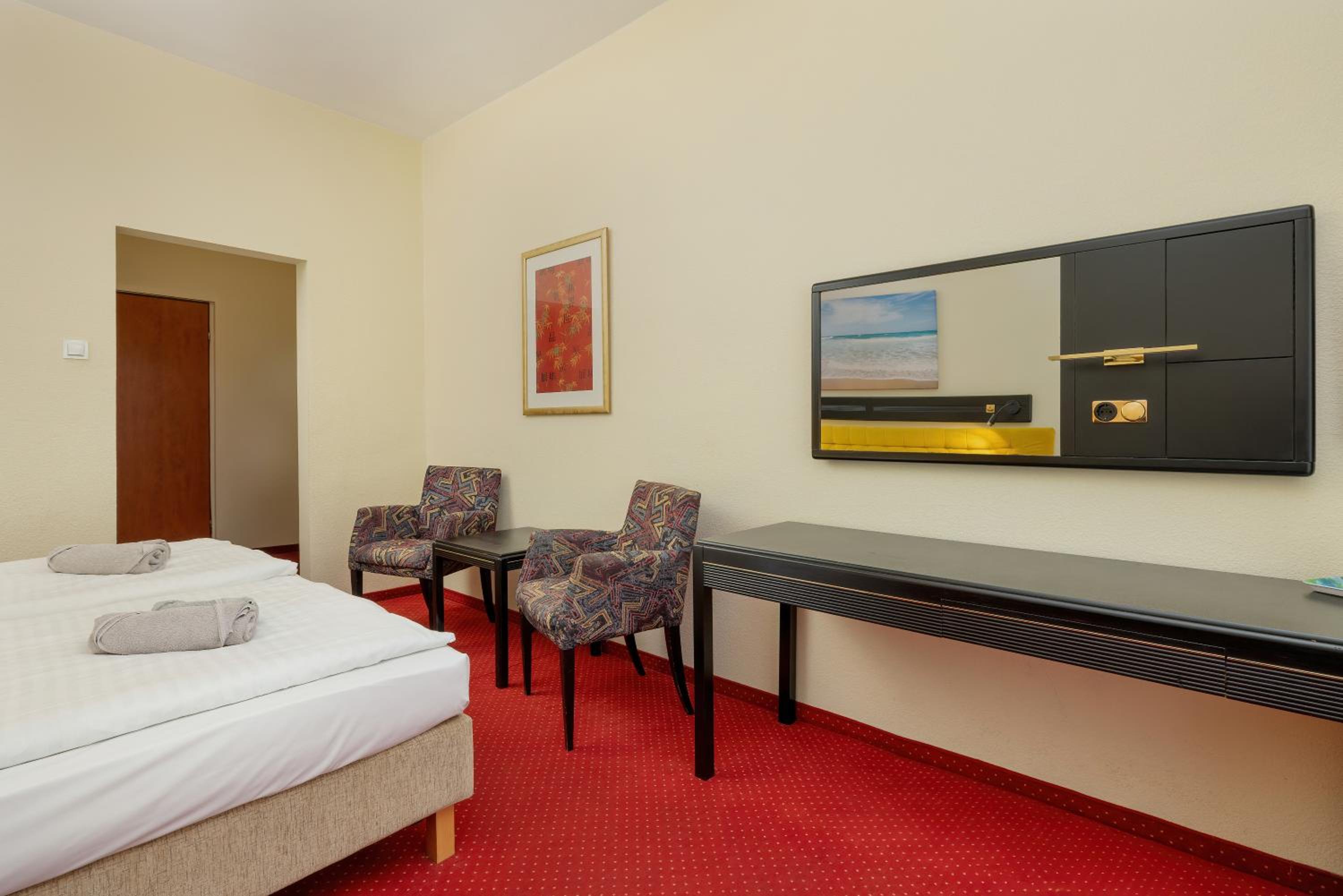 Triple Room with Balcony - Photo 9