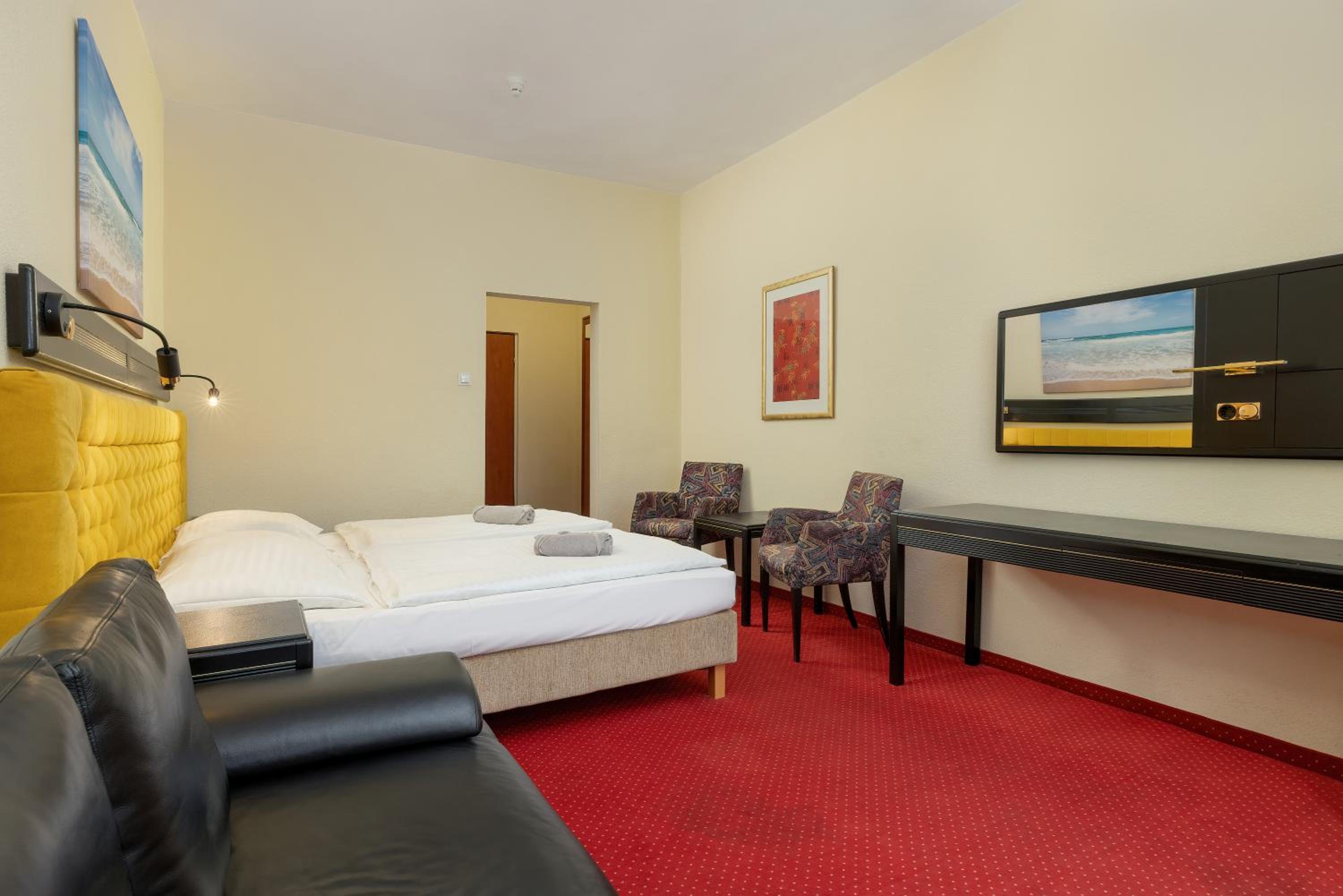 Triple Room with Balcony - Photo 5