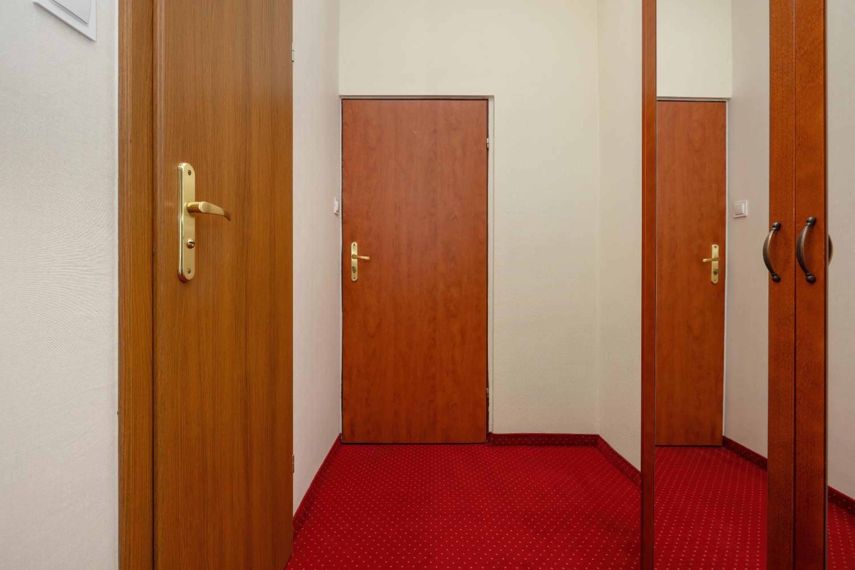 Triple Room with Balcony - Photo 7