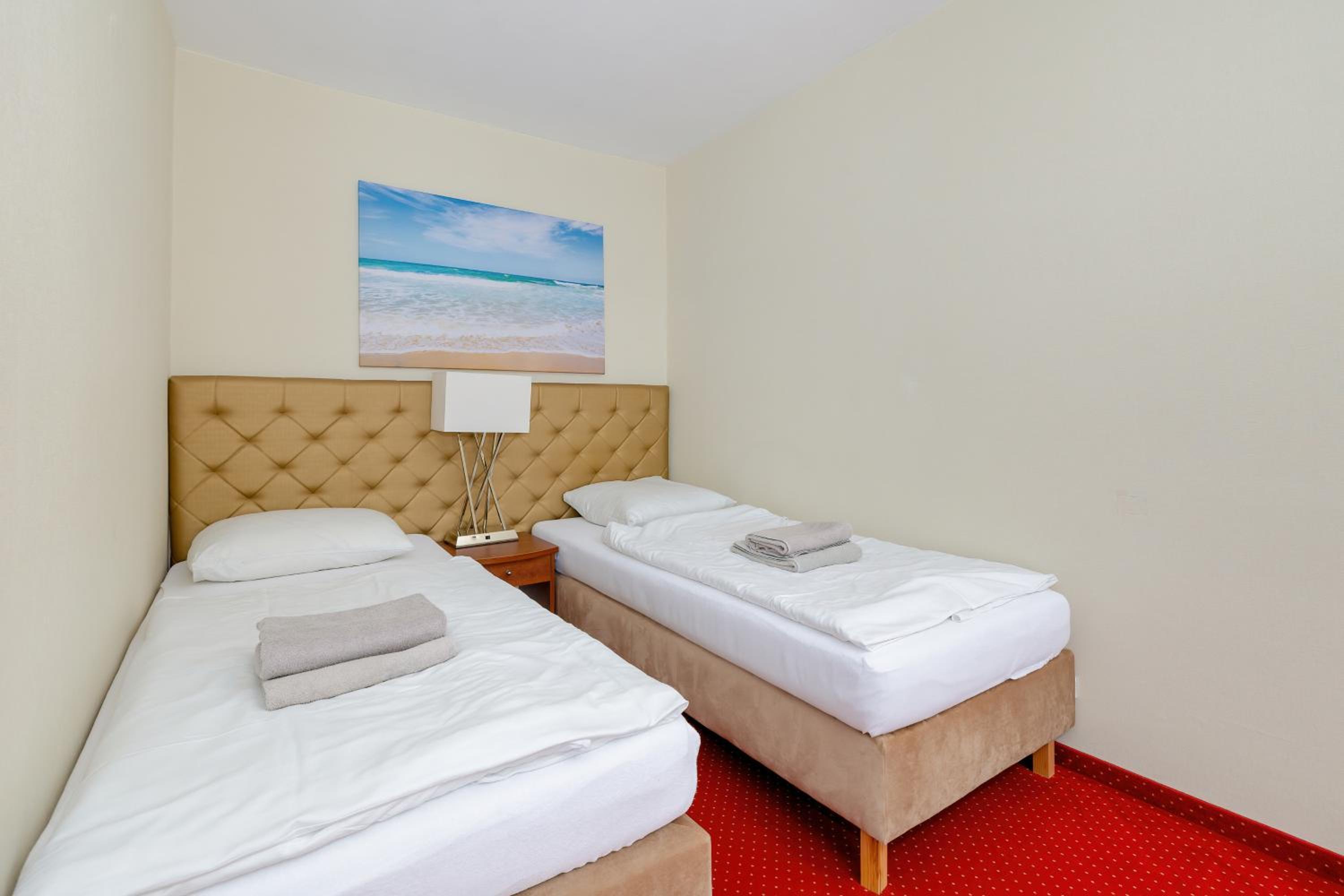 Quadruple Room with Balcony - Photo 10