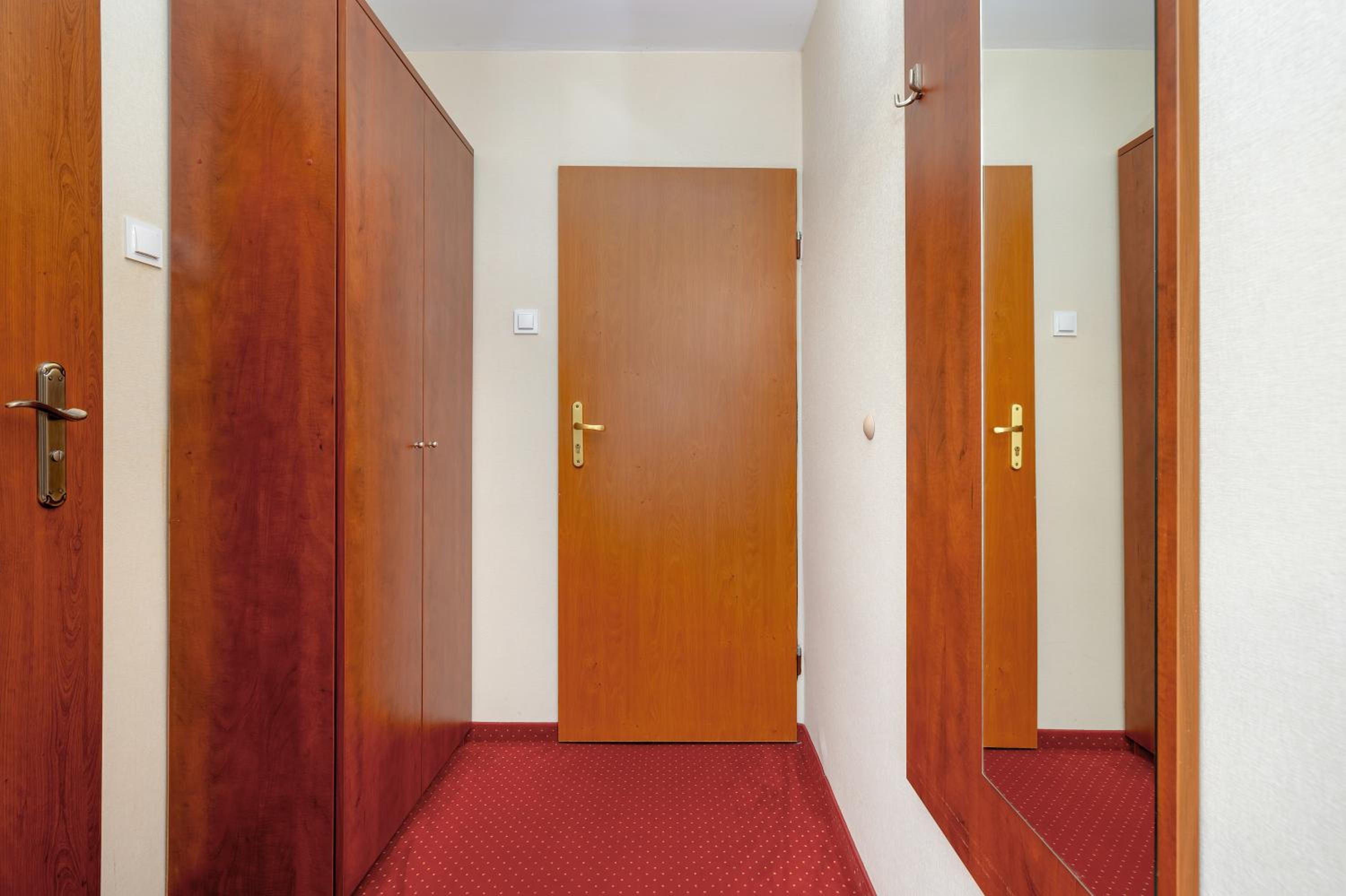 Quadruple Room with Balcony - Photo 12