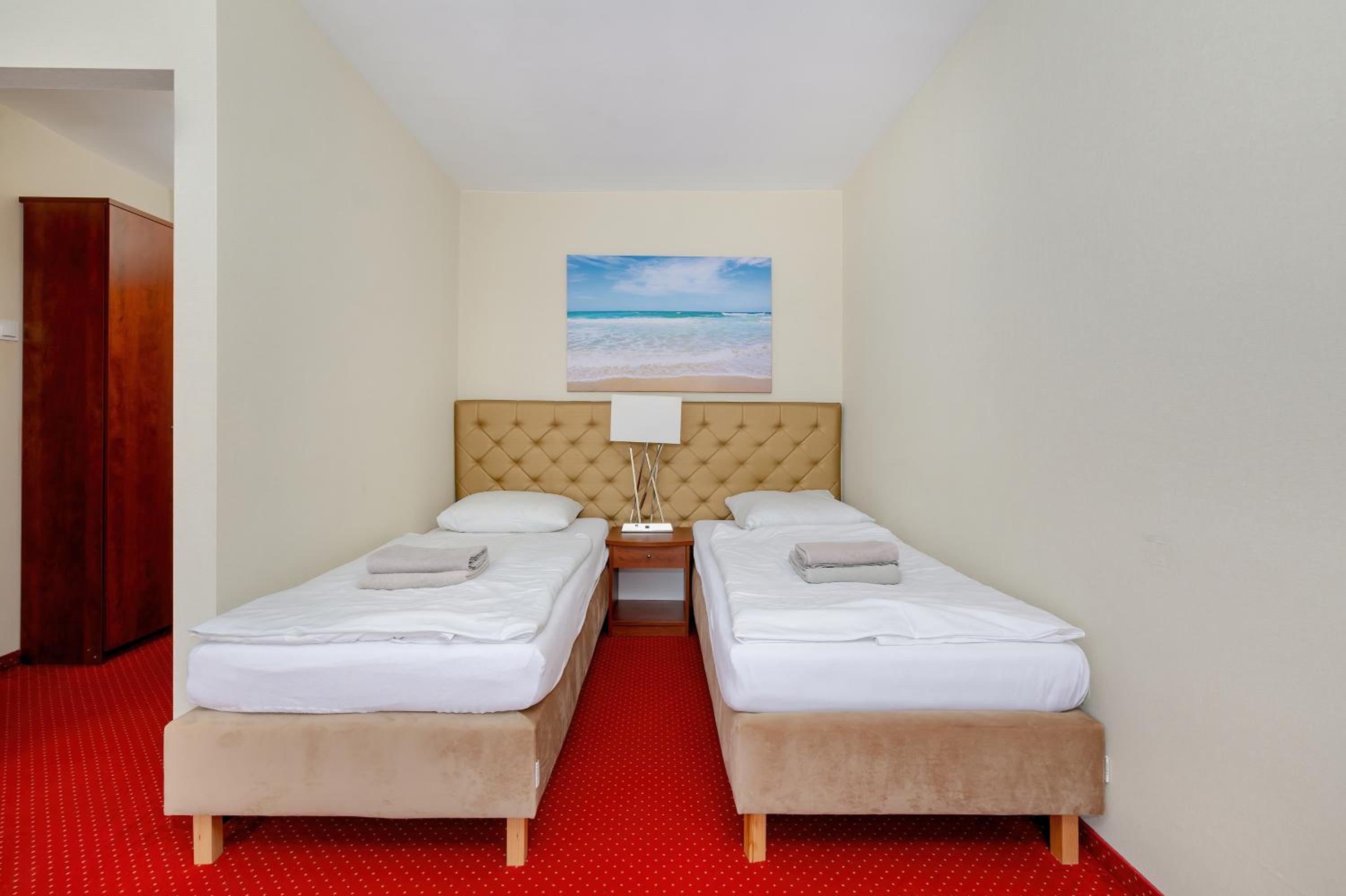 Quadruple Room with Balcony - Photo 13