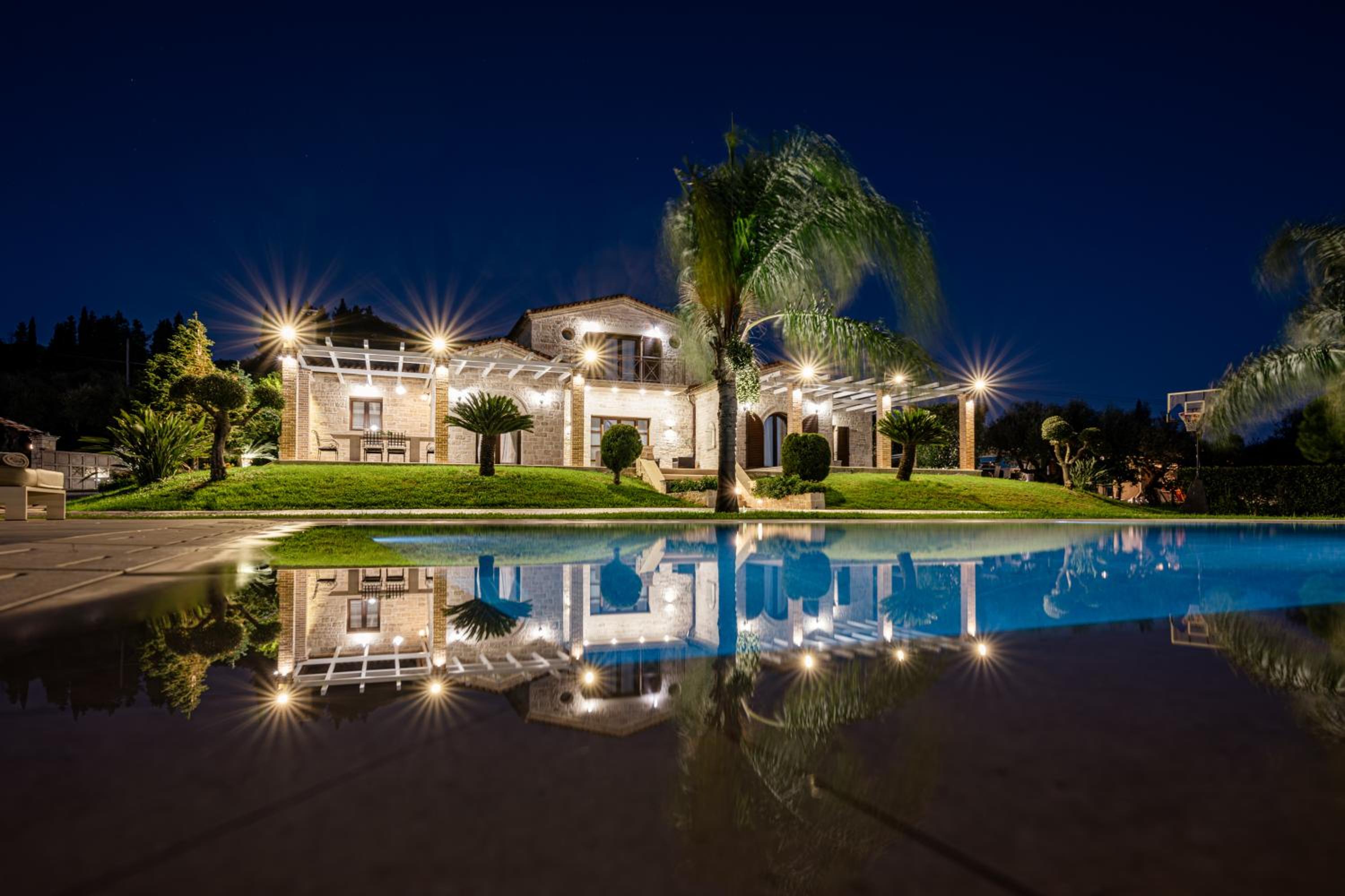 Villa photo 2