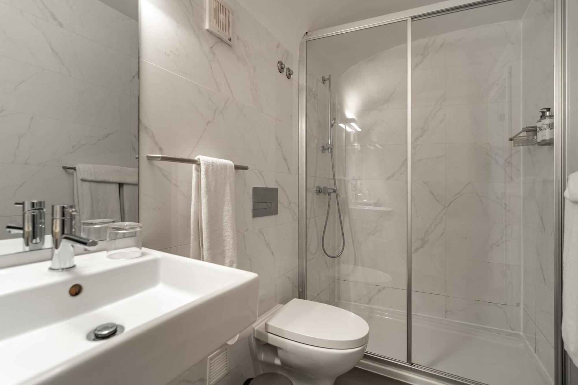 Standard Double Room - Photo 4