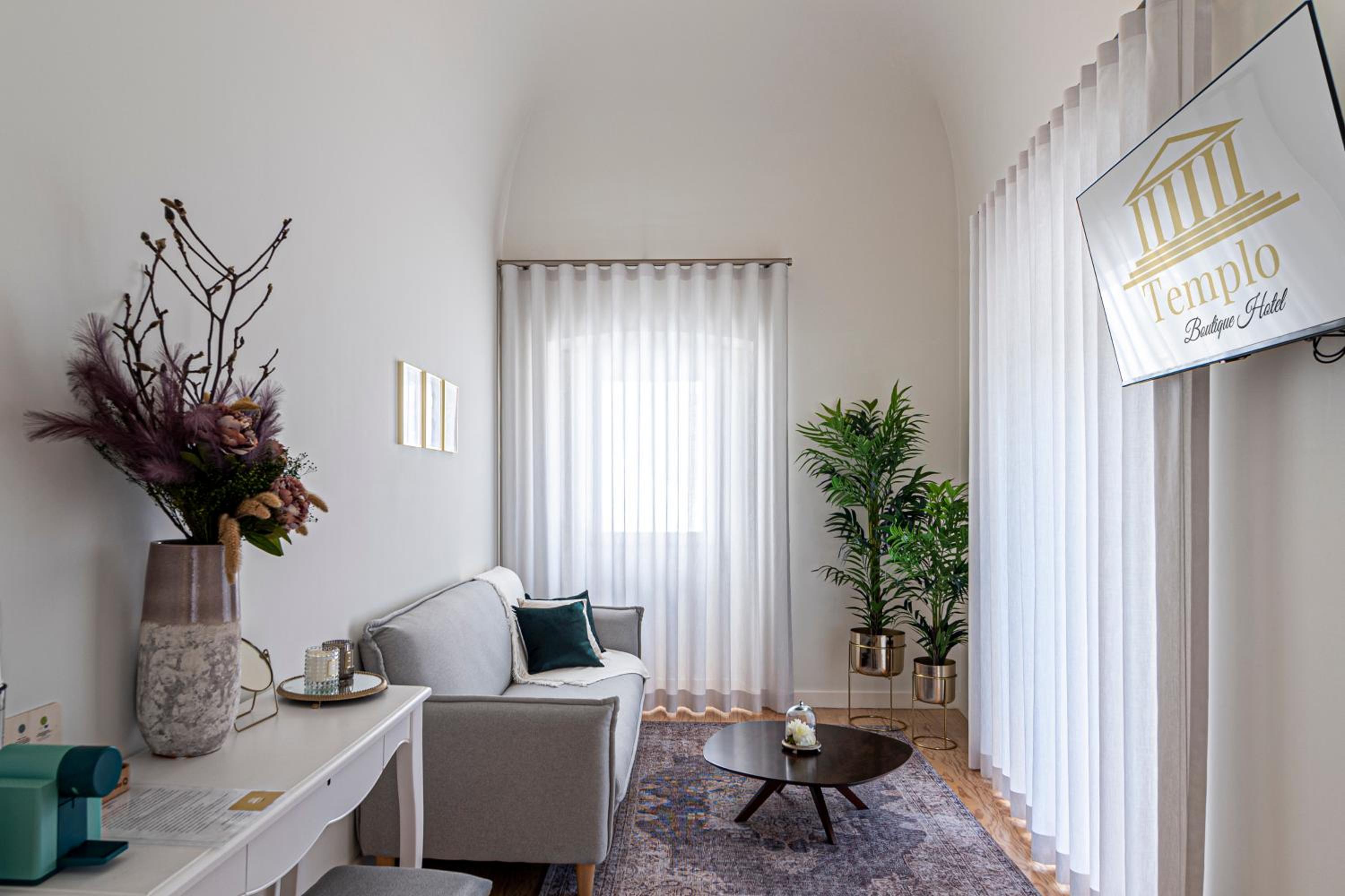 Suite - Photo 3