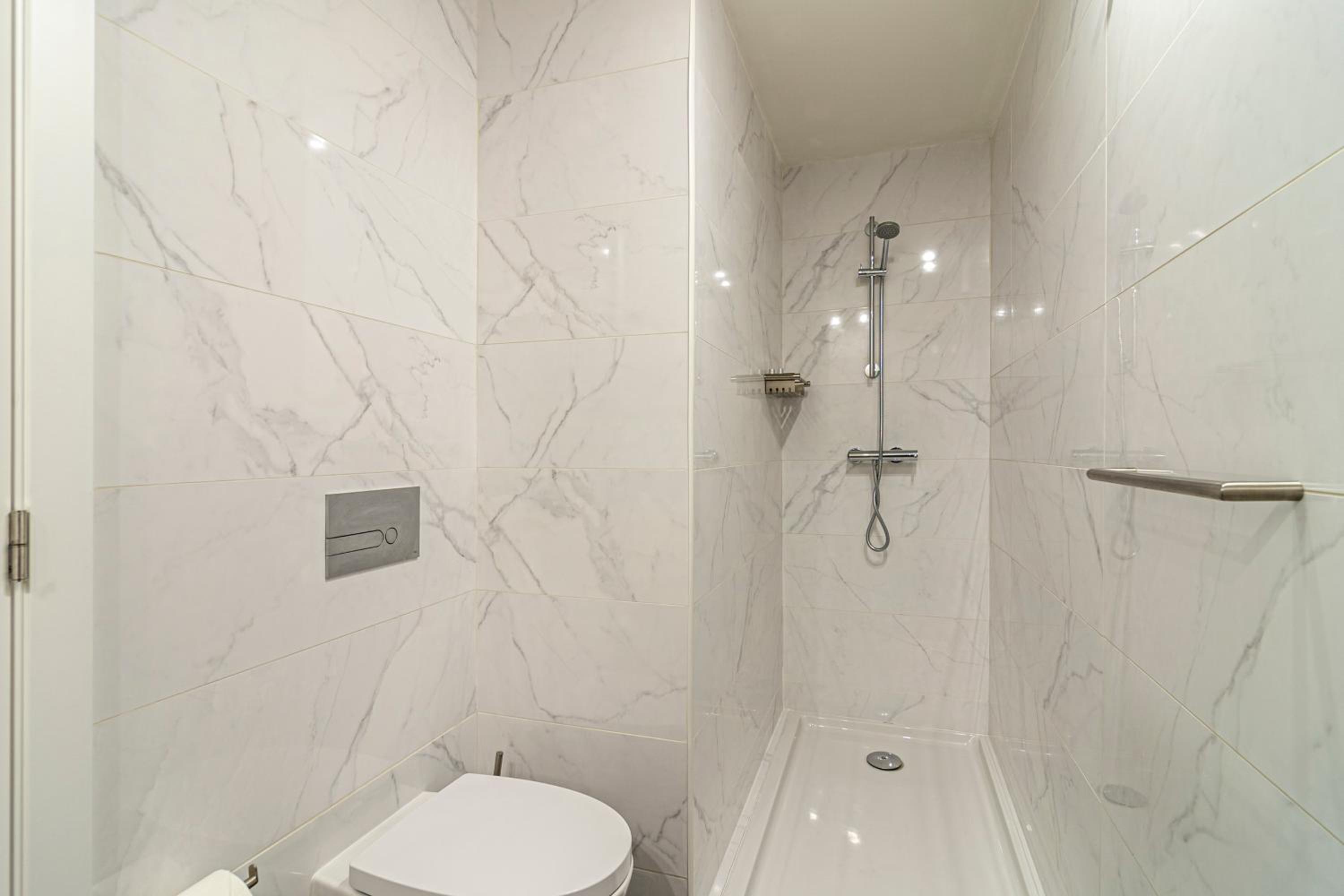 Suite - Photo 4