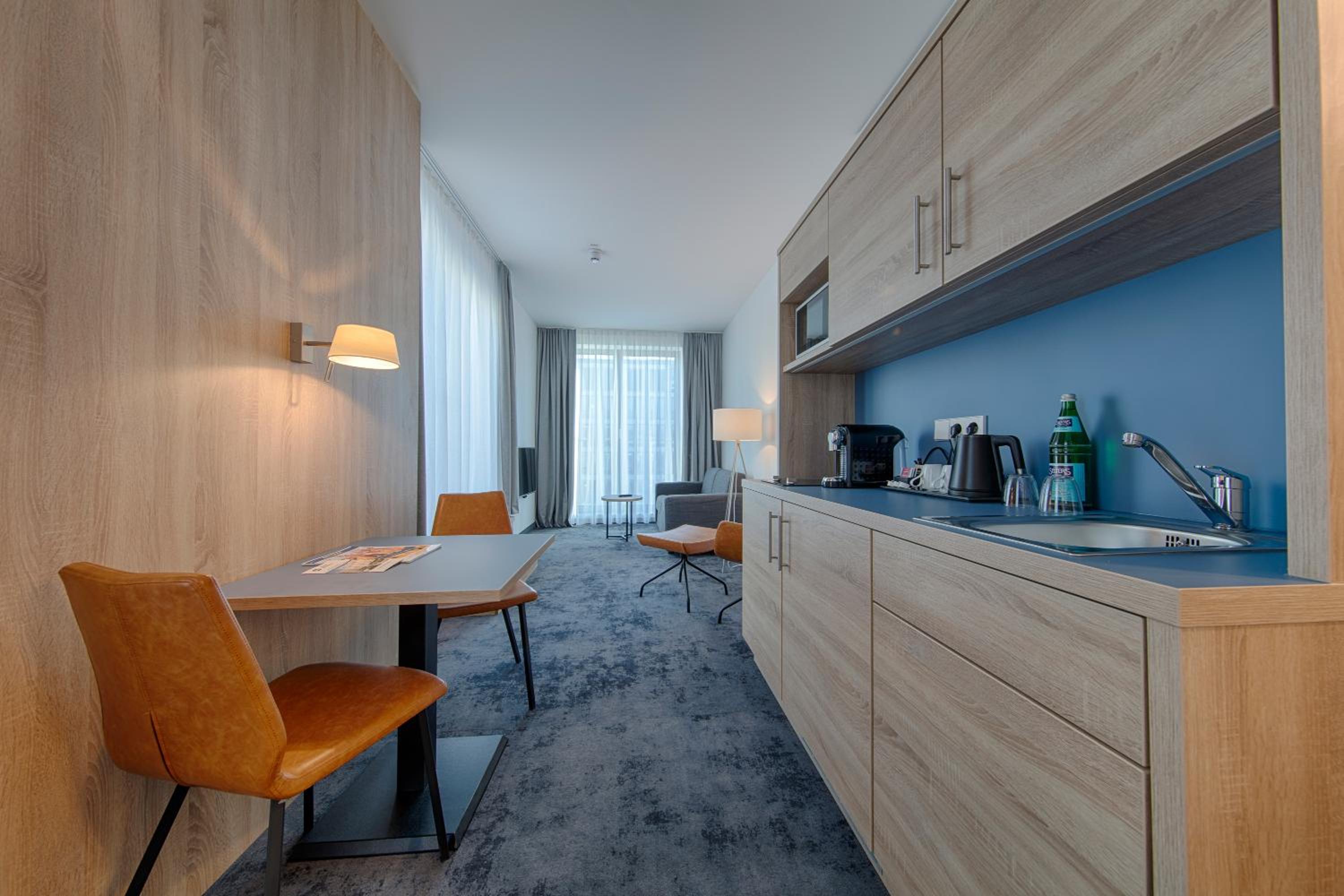 Apartment with One King Bed, Kitchenette and Roof Terrace photo 2
