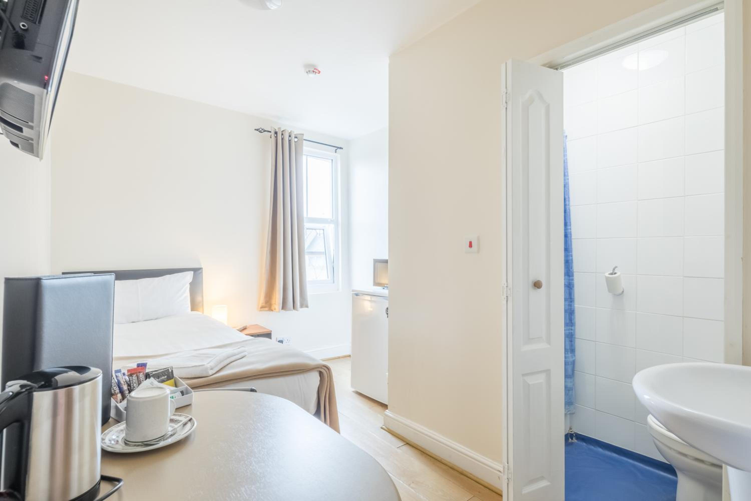 Budget Single Room photo 2