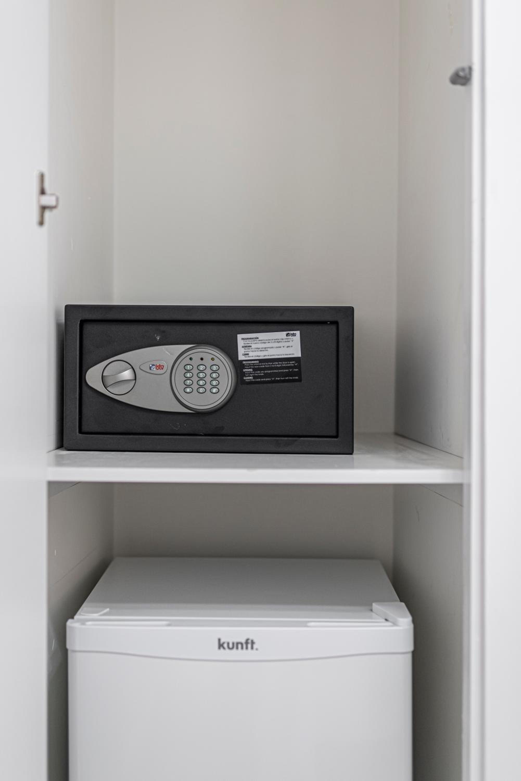 Small Single Room photo 2