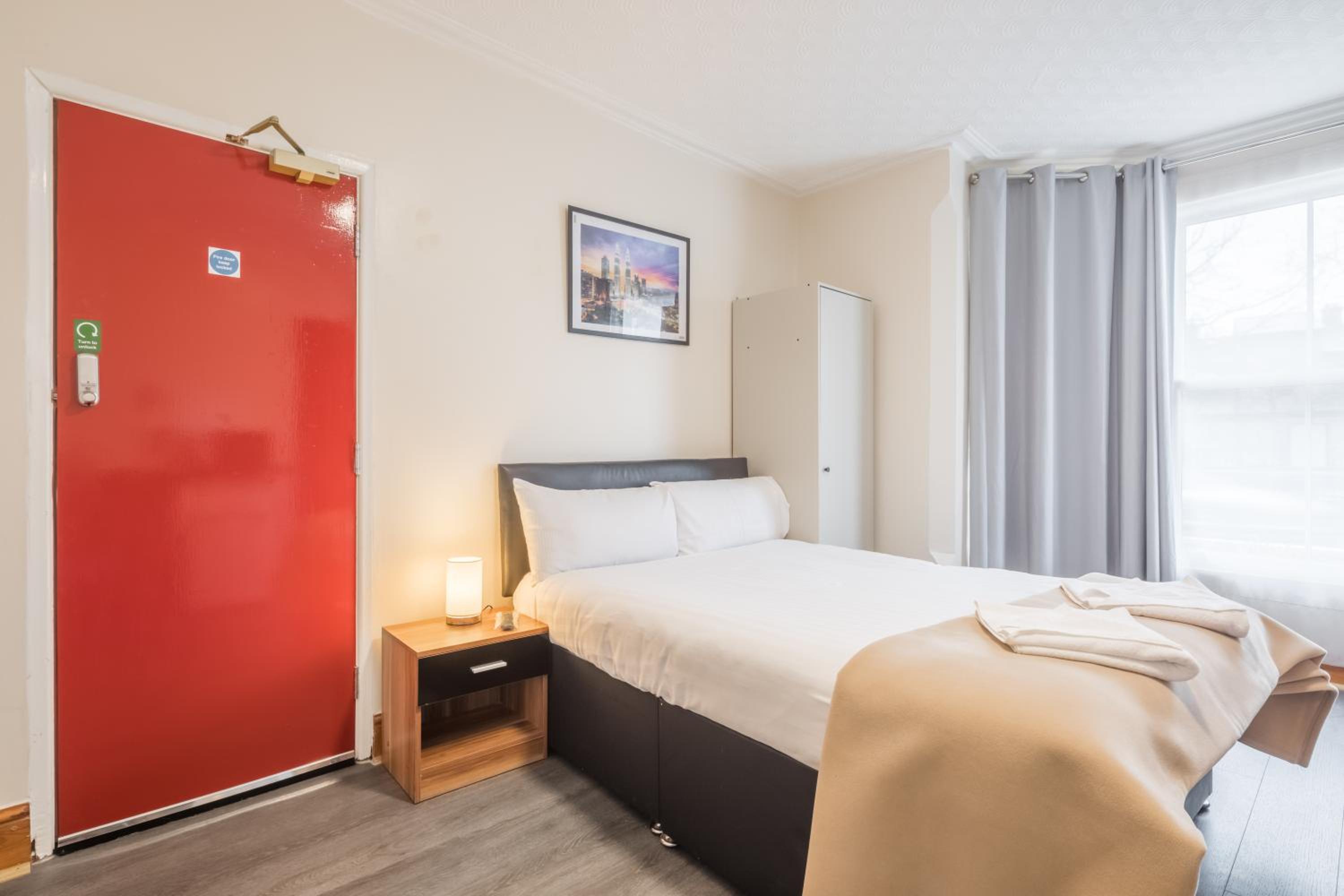 Budget Double Room photo 3