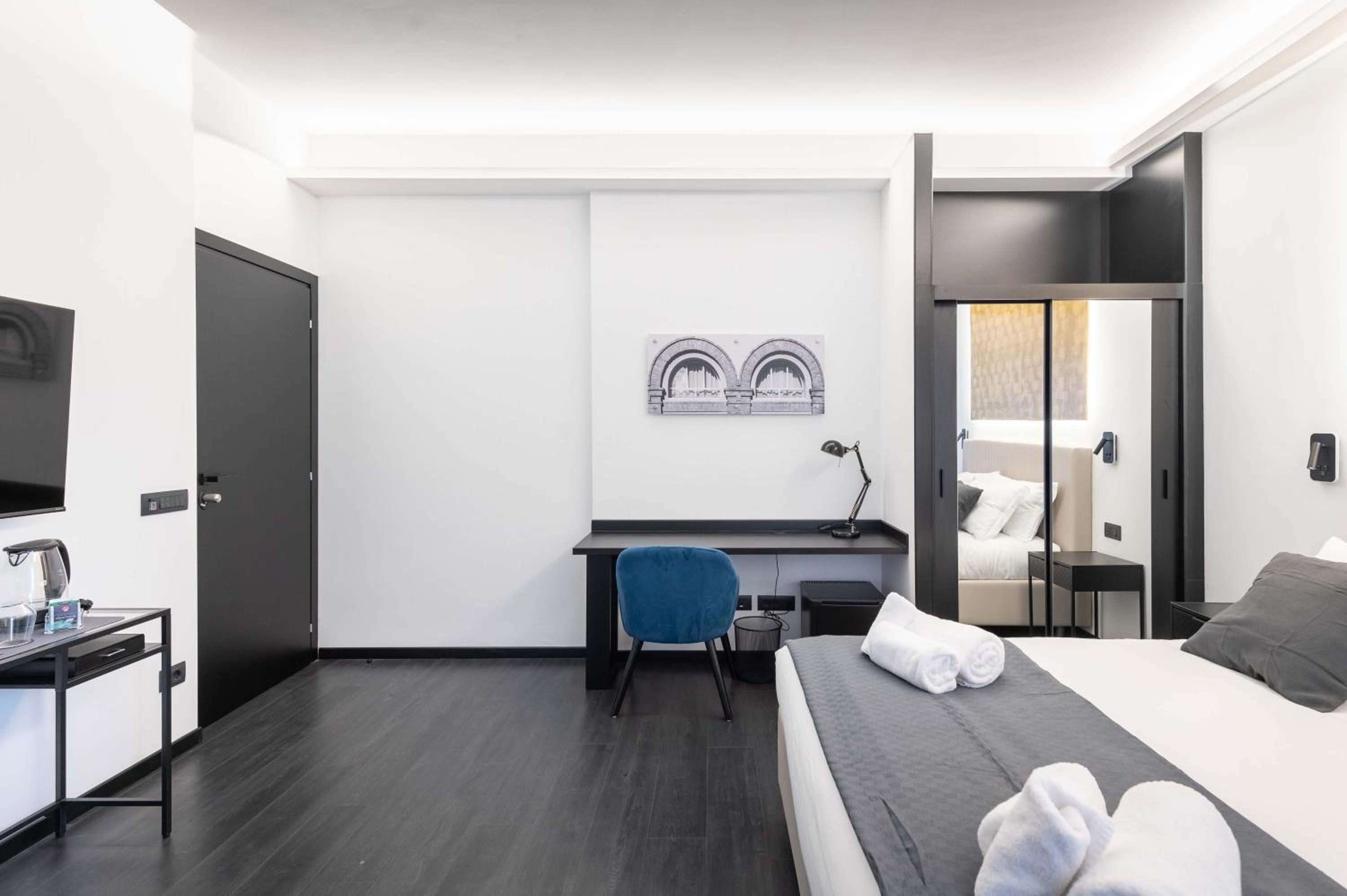 Deluxe King Room photo 1