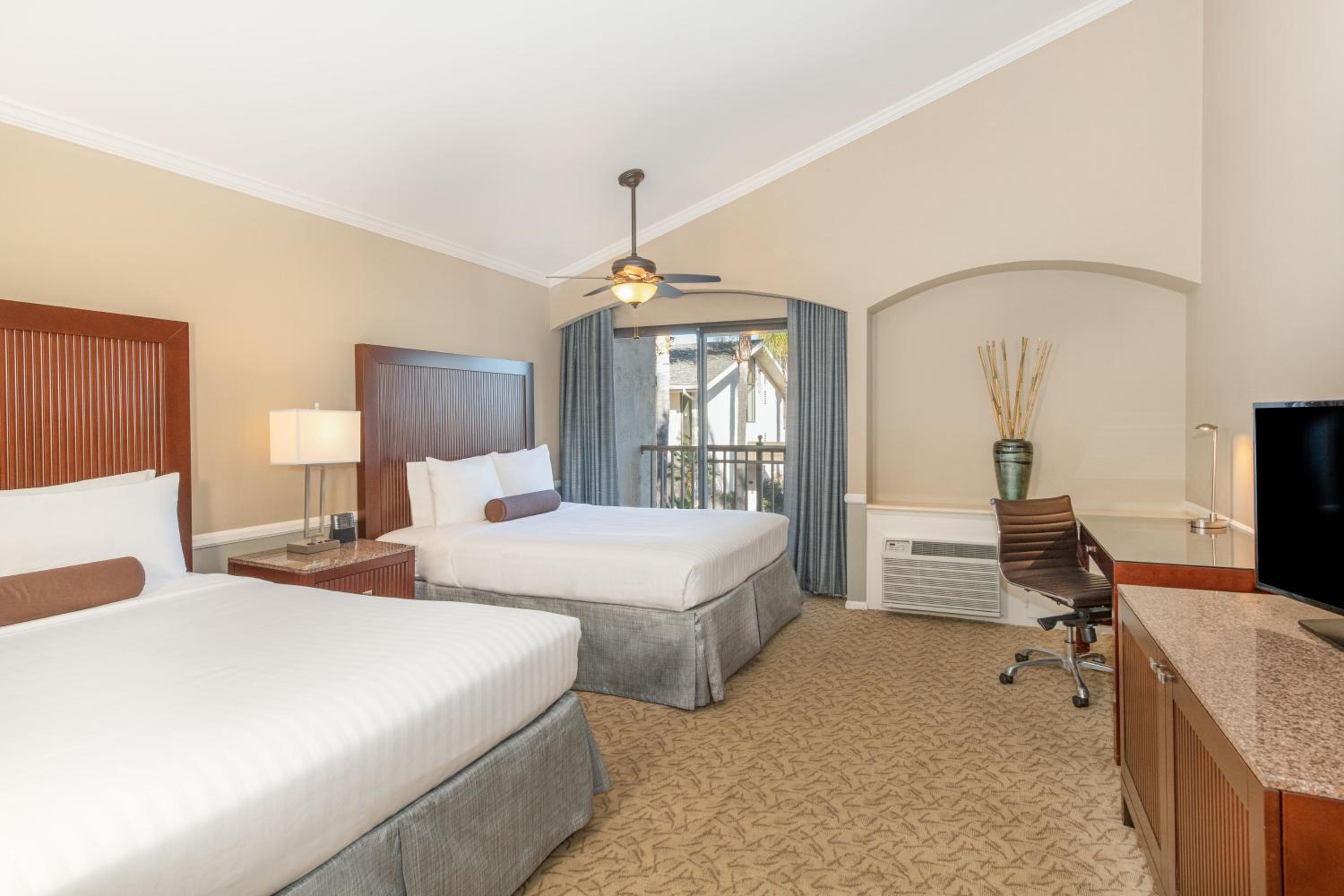 Suite with Two Queen Beds photo 1
