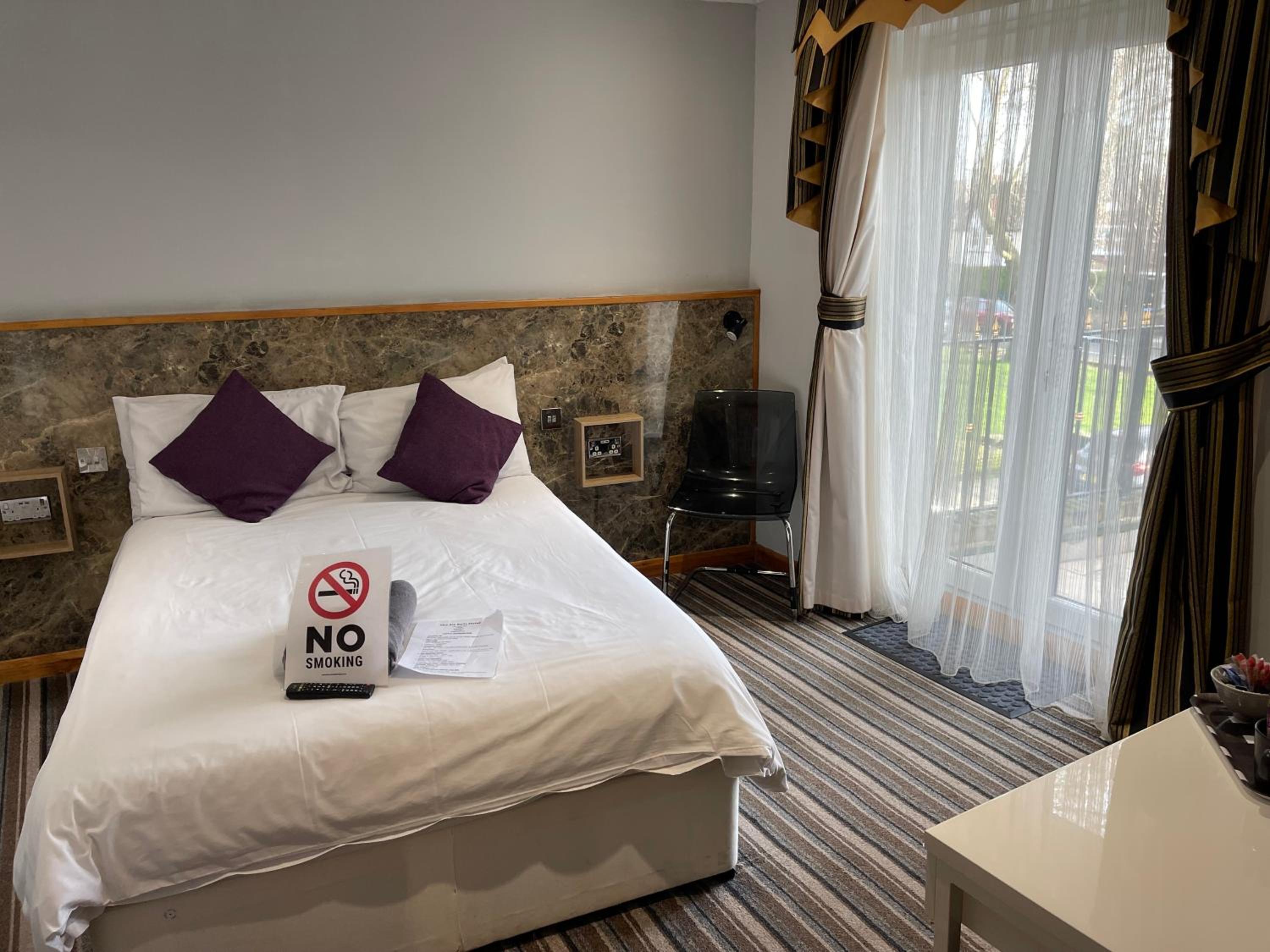 Double Room - Photo 16
