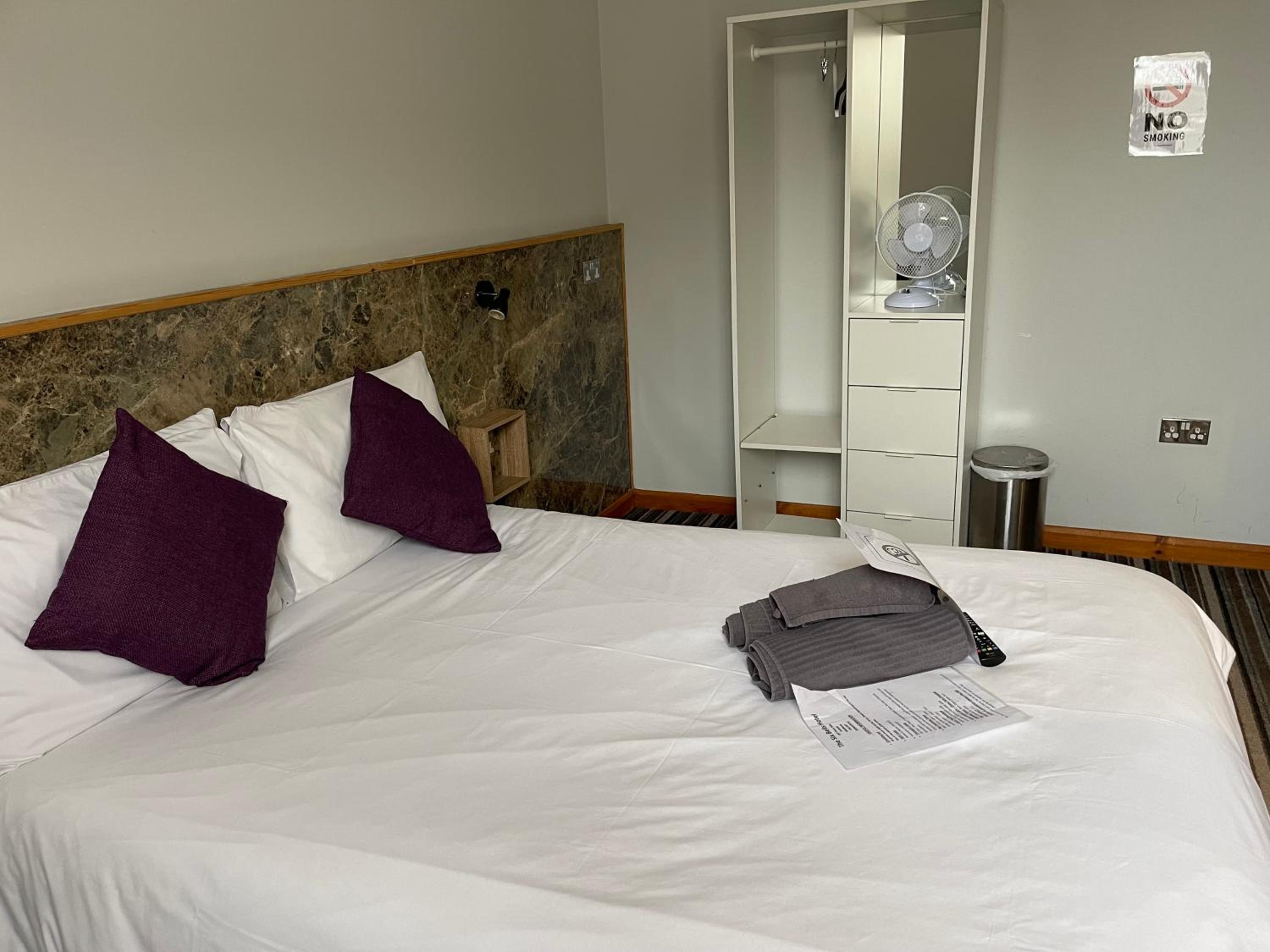 Double Room - Photo 17