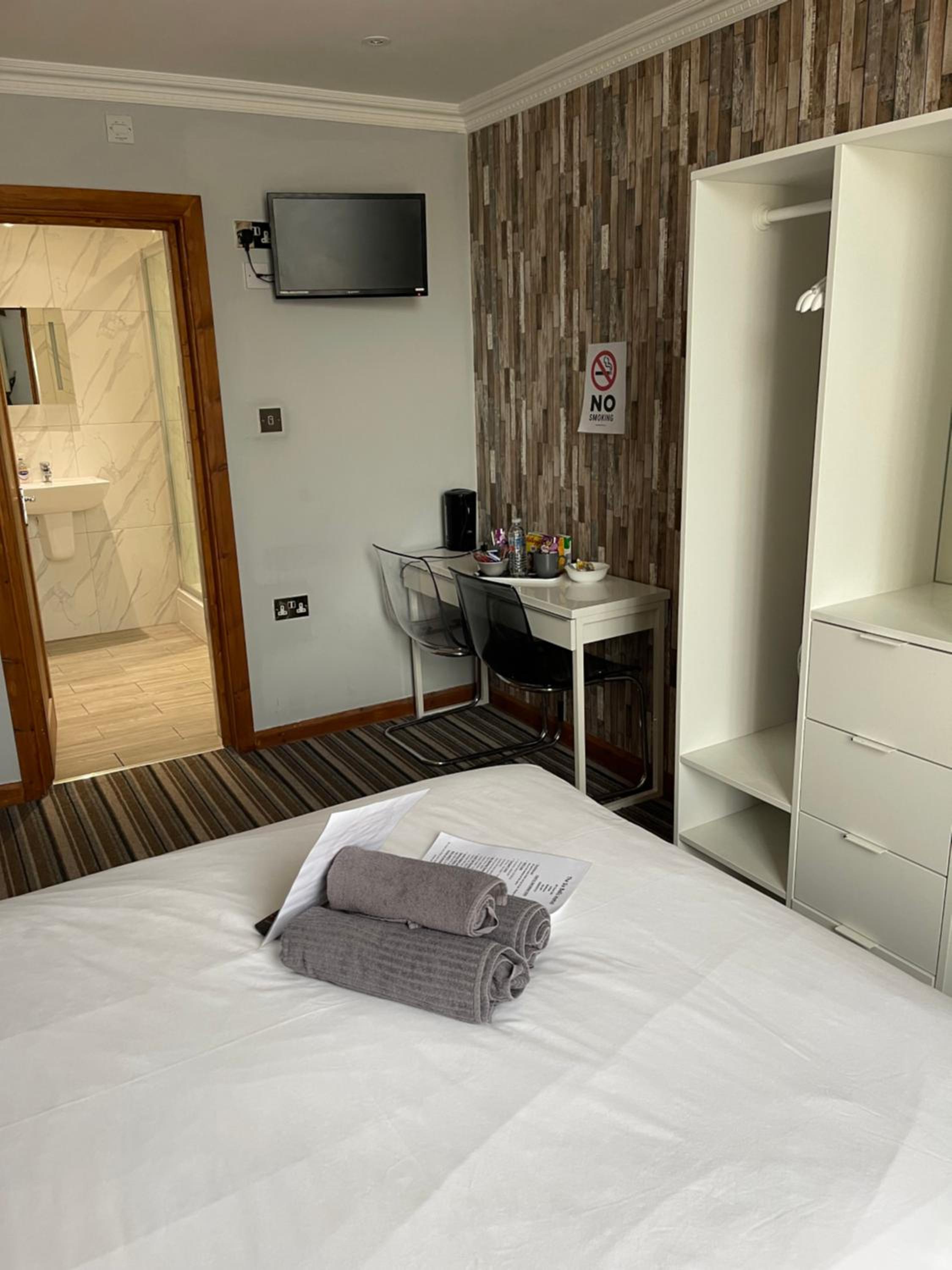 Double Room - Photo 18