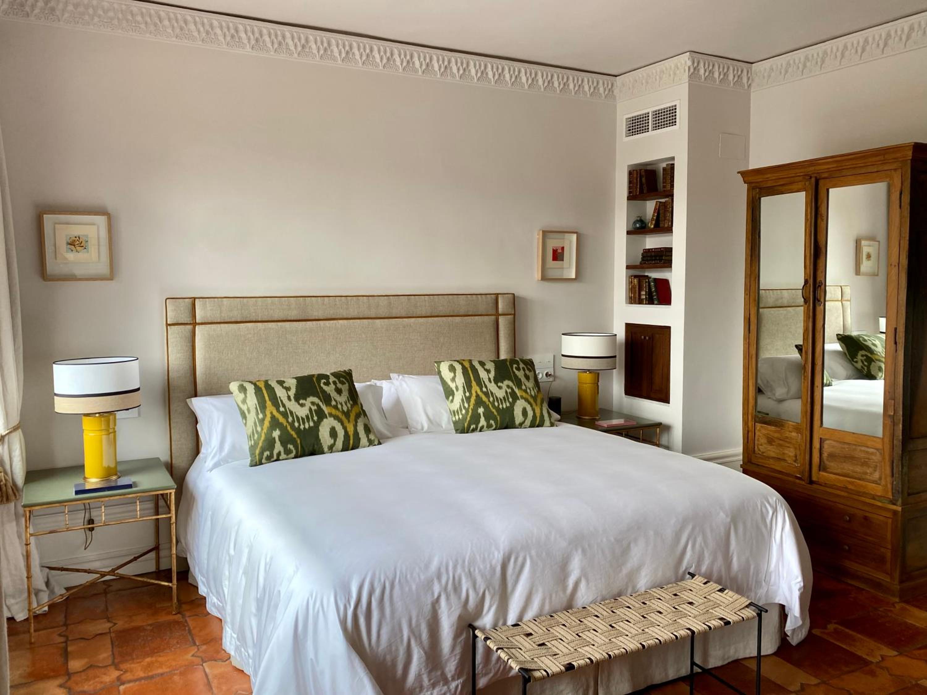 Deluxe Double Room with Balcony - Photo 3
