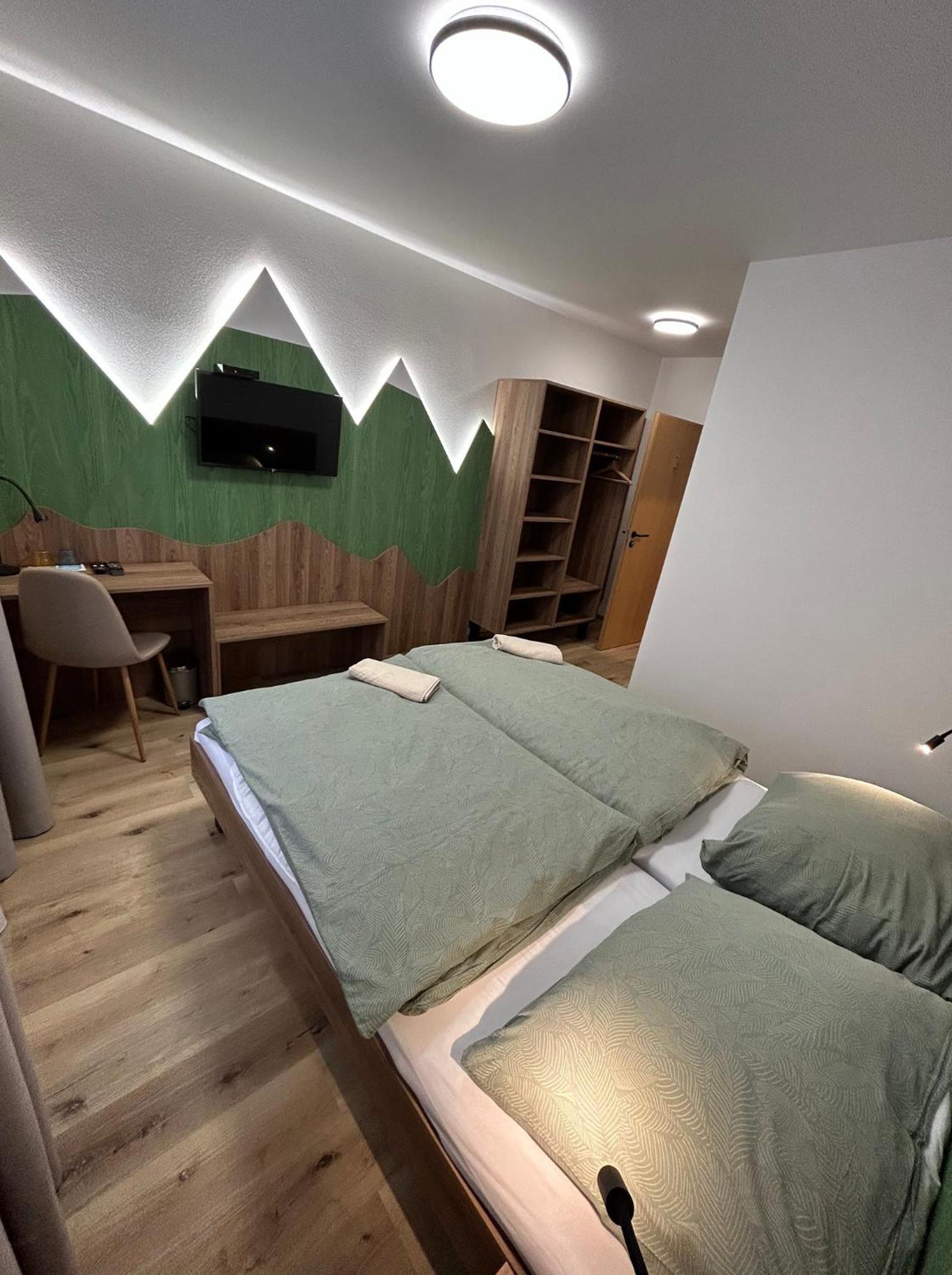Deluxe Double or Twin Room photo 1