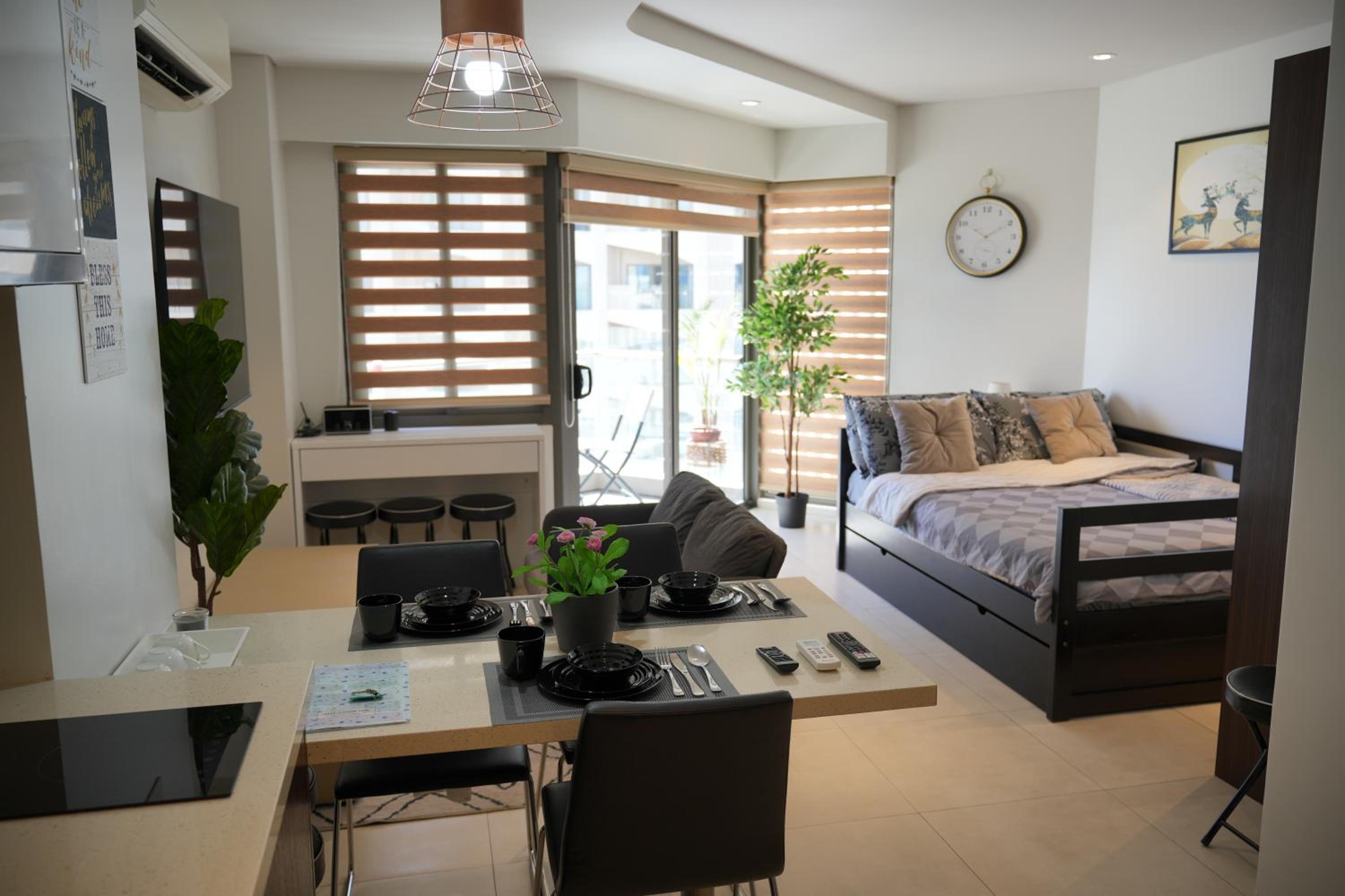 Studio with Balcony photo 1