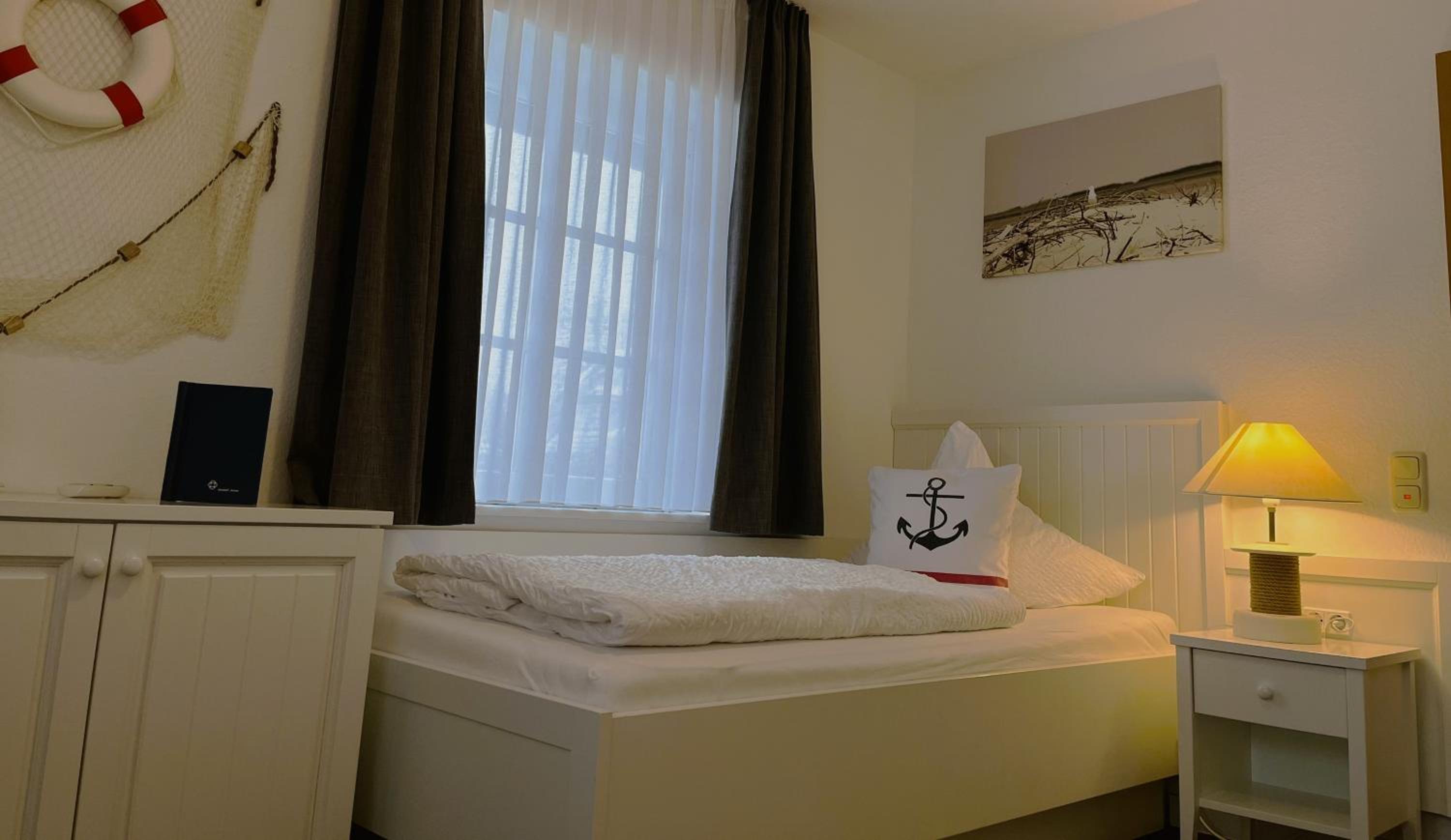 Single Room photo 3