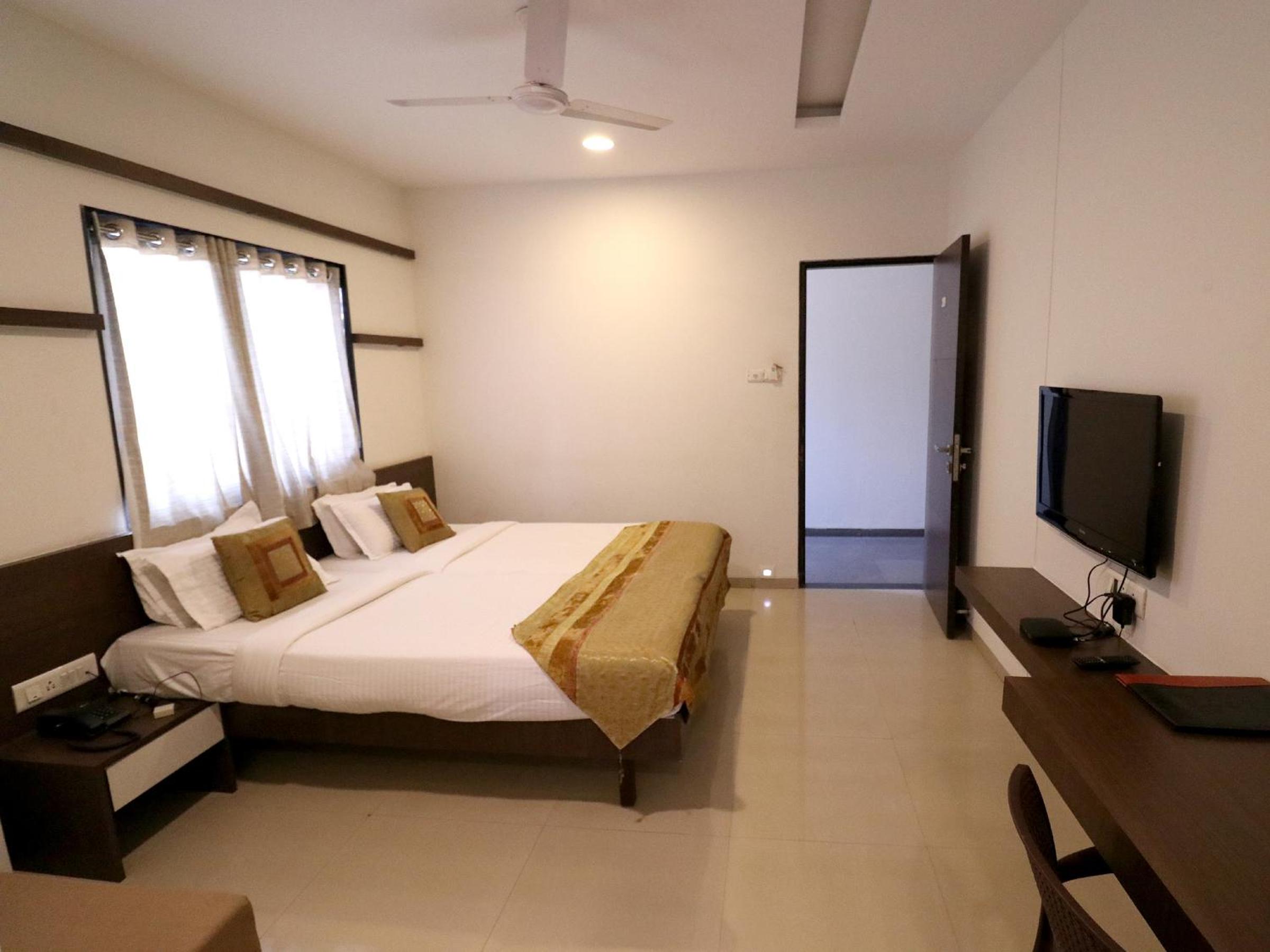 Standard Double Room with Fan photo 2