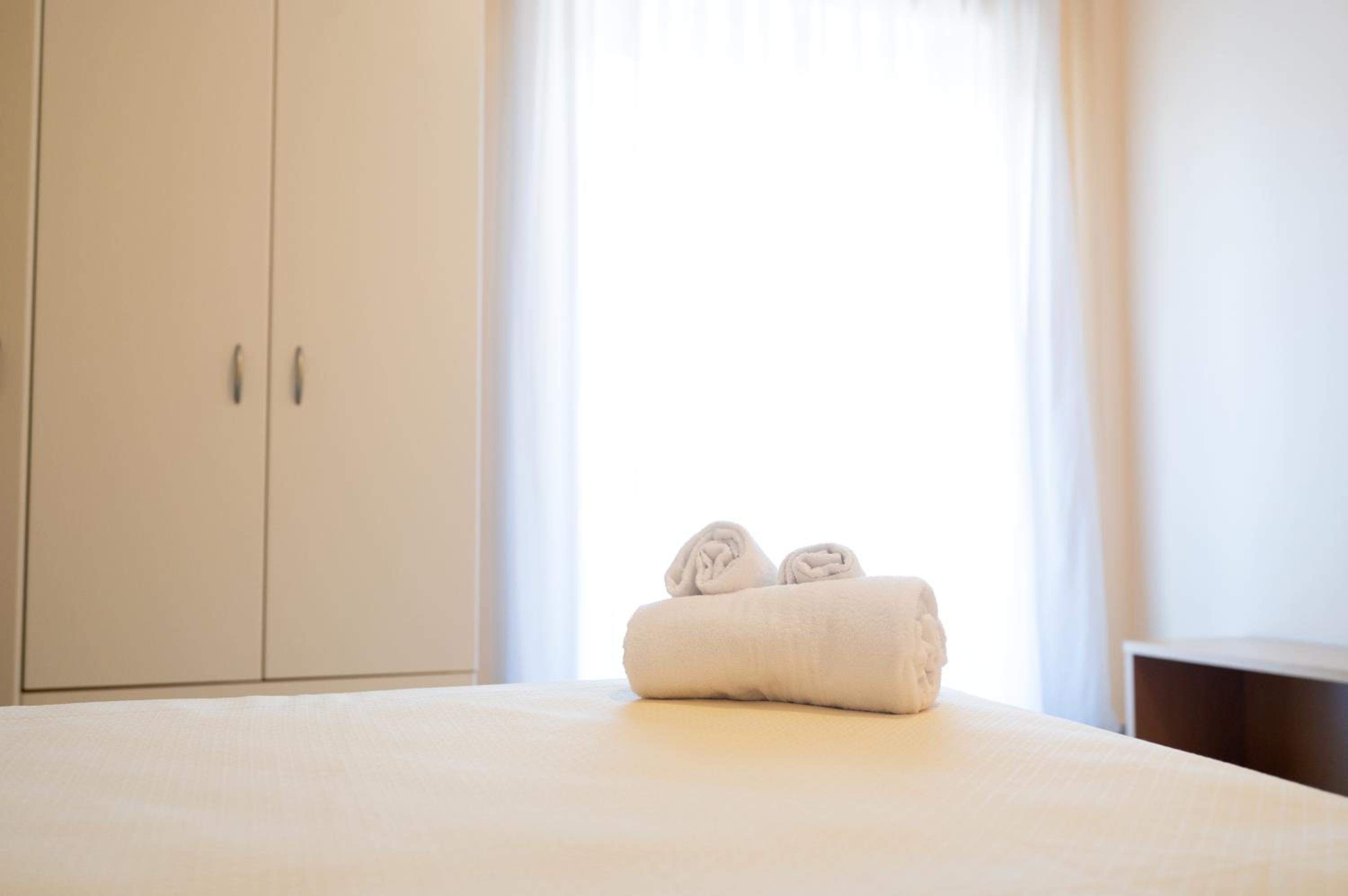 Quadruple Room with Balcony - Photo 4