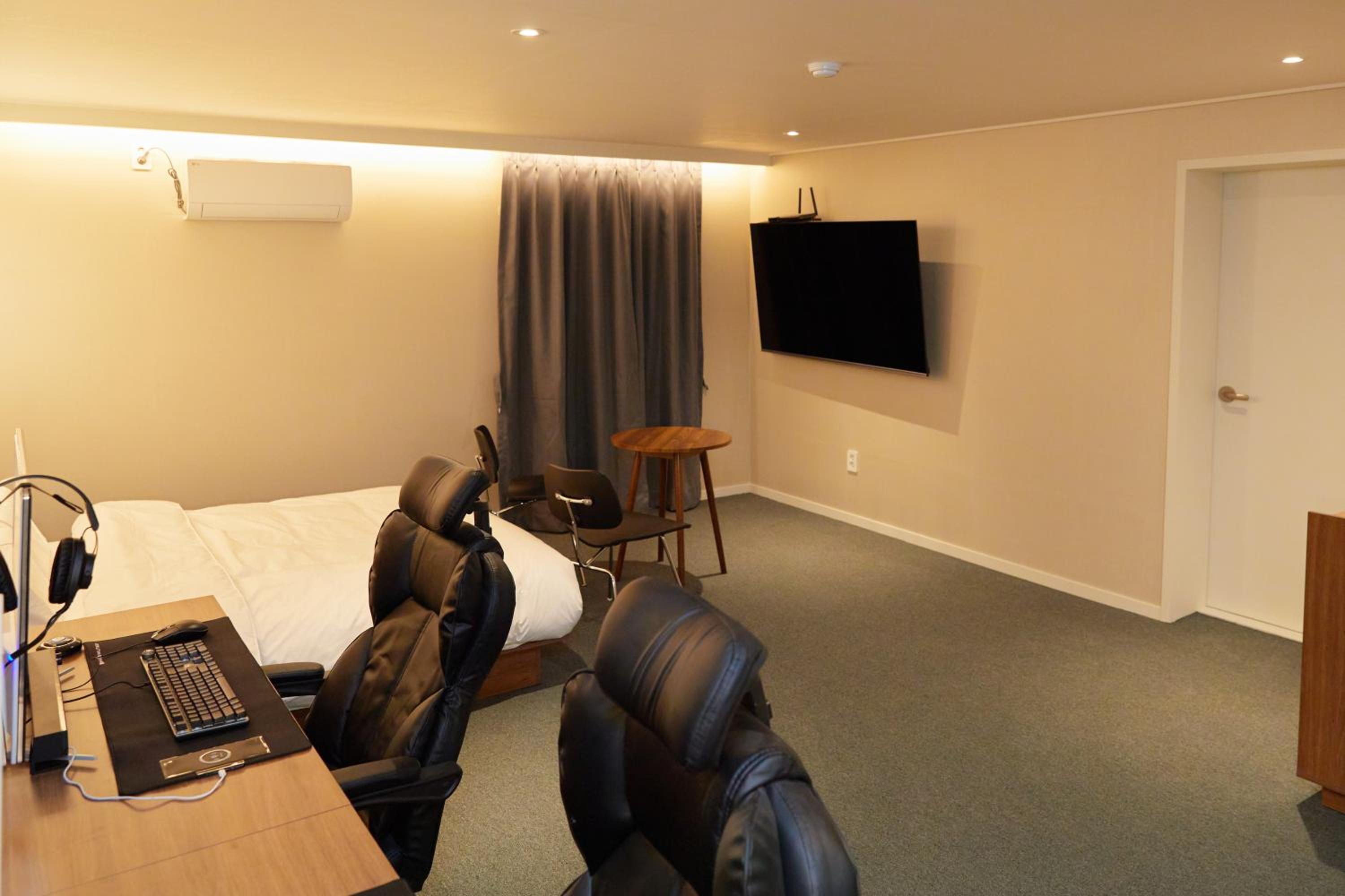 Double Room - Photo 6