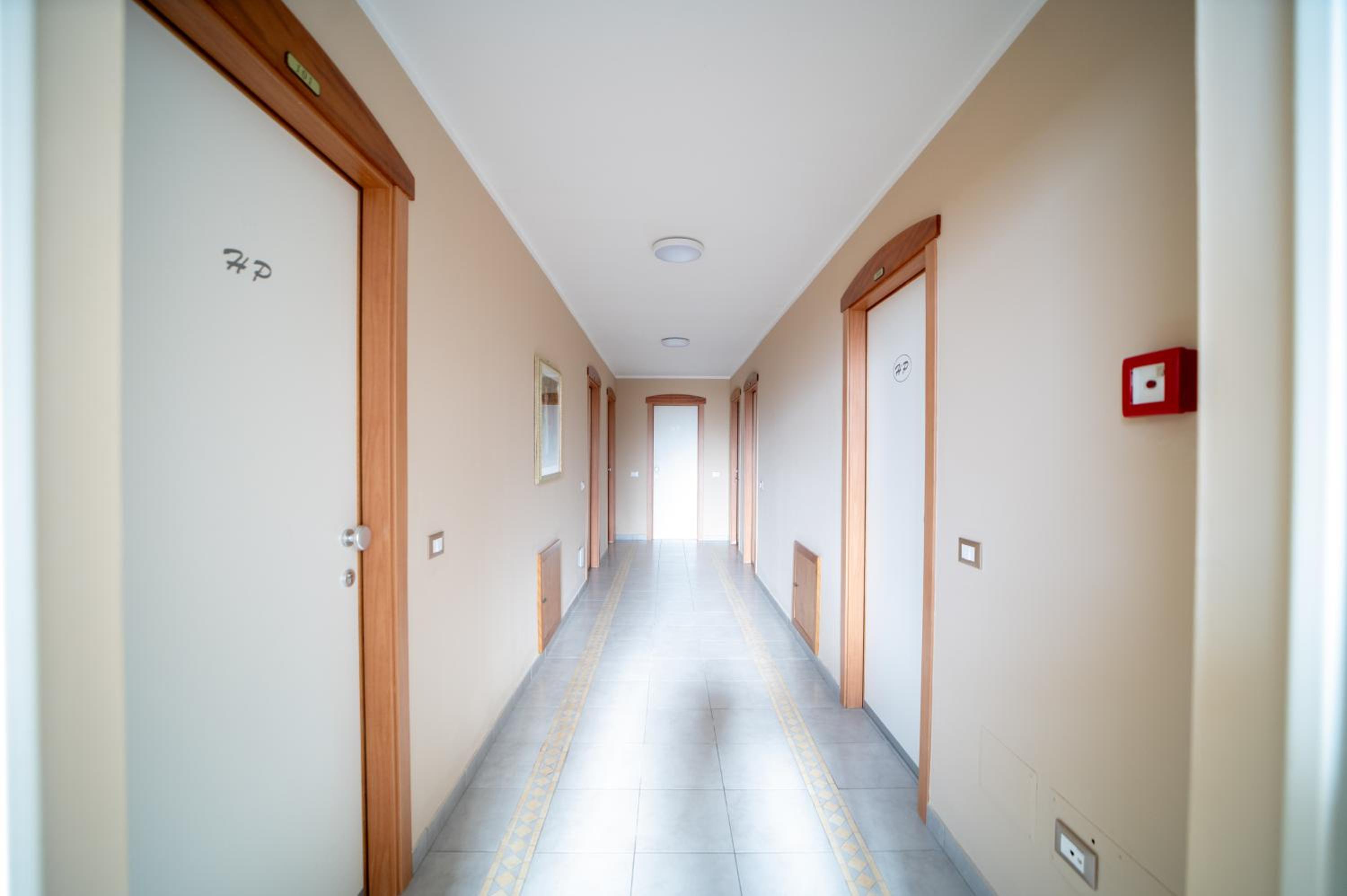 Quadruple Room with Balcony - Photo 3
