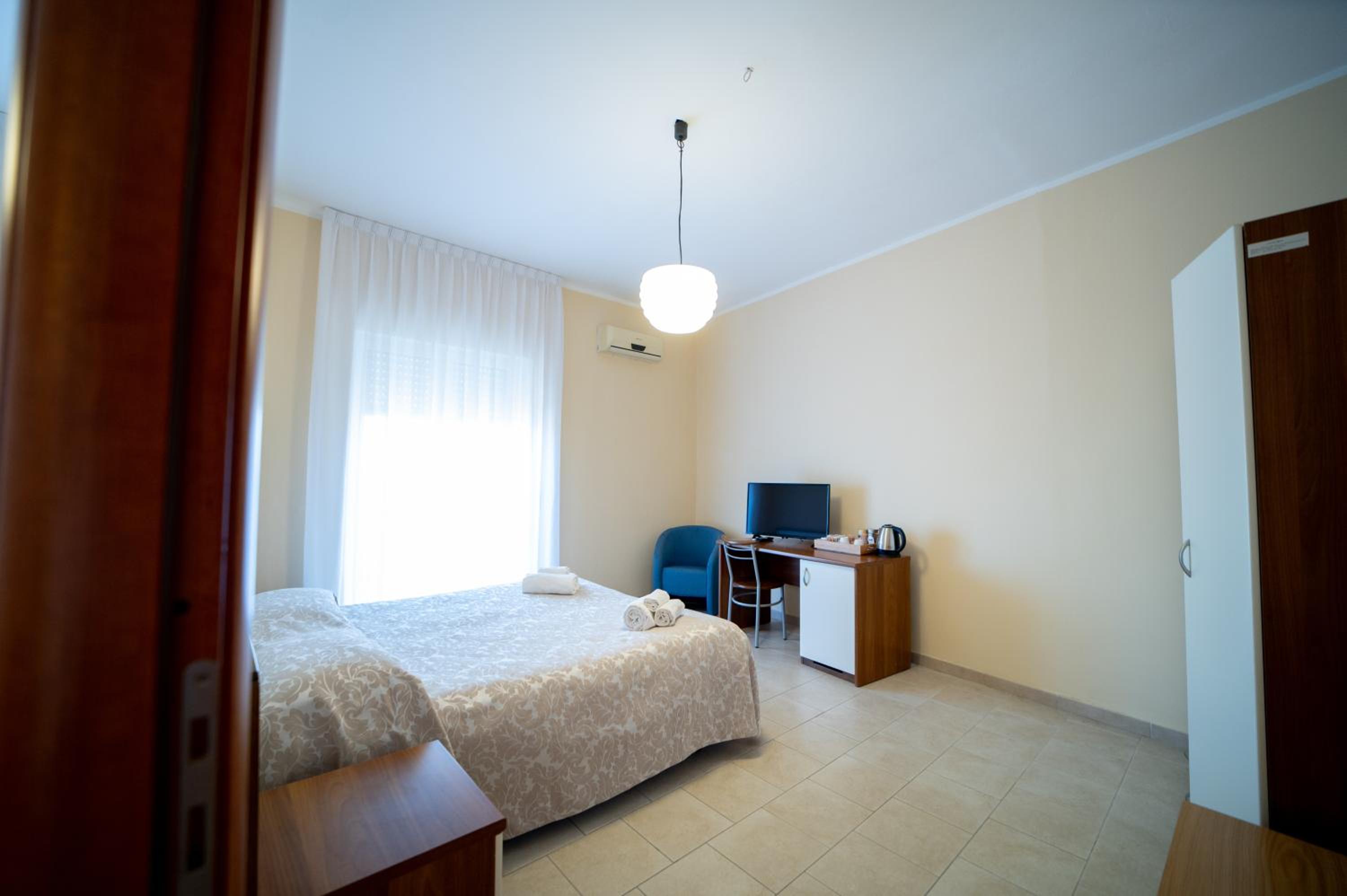 Standard Double Room - Photo 1